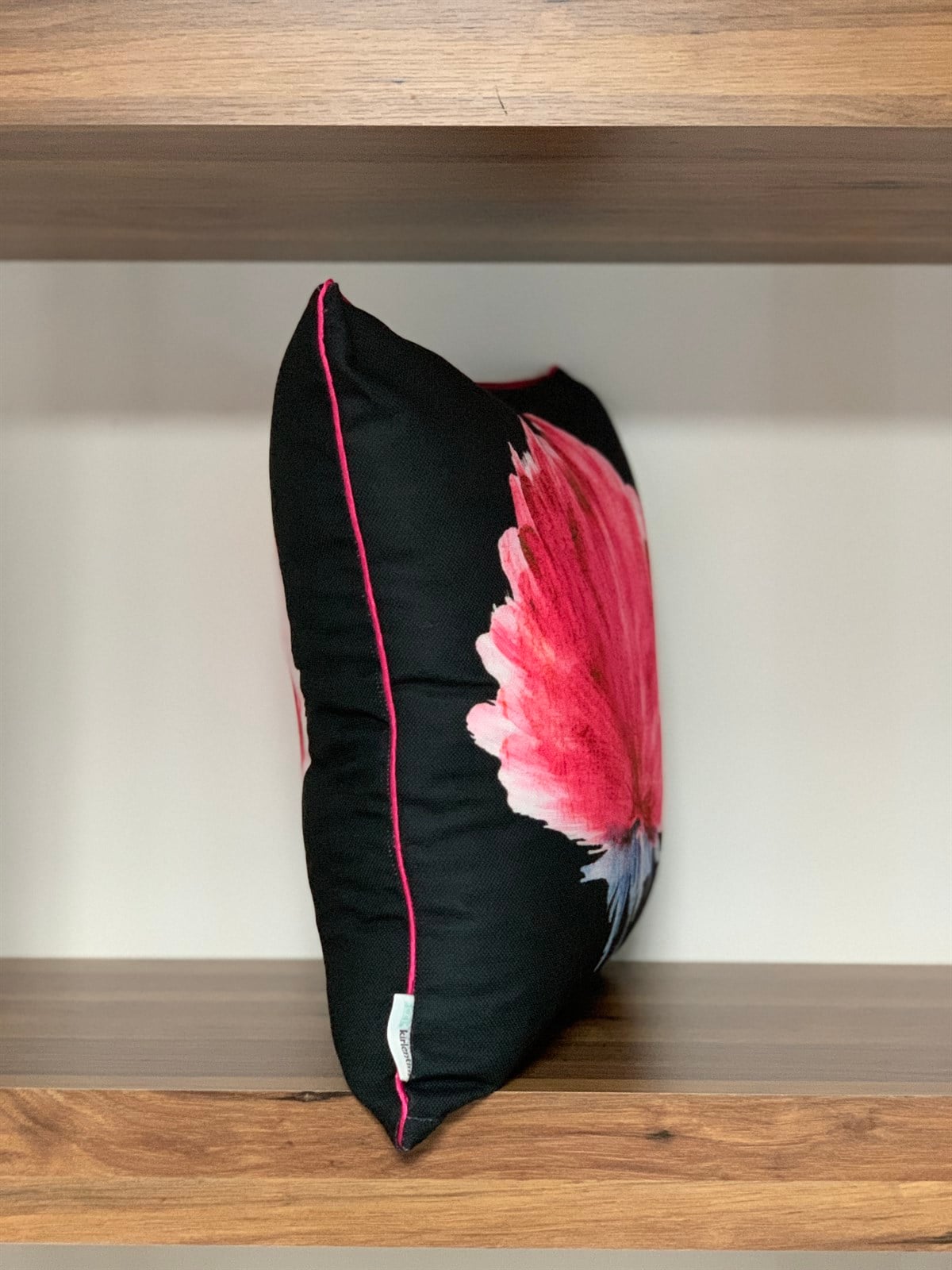 E75 PEMBE ÇİÇEK SİYAH ZEMİN