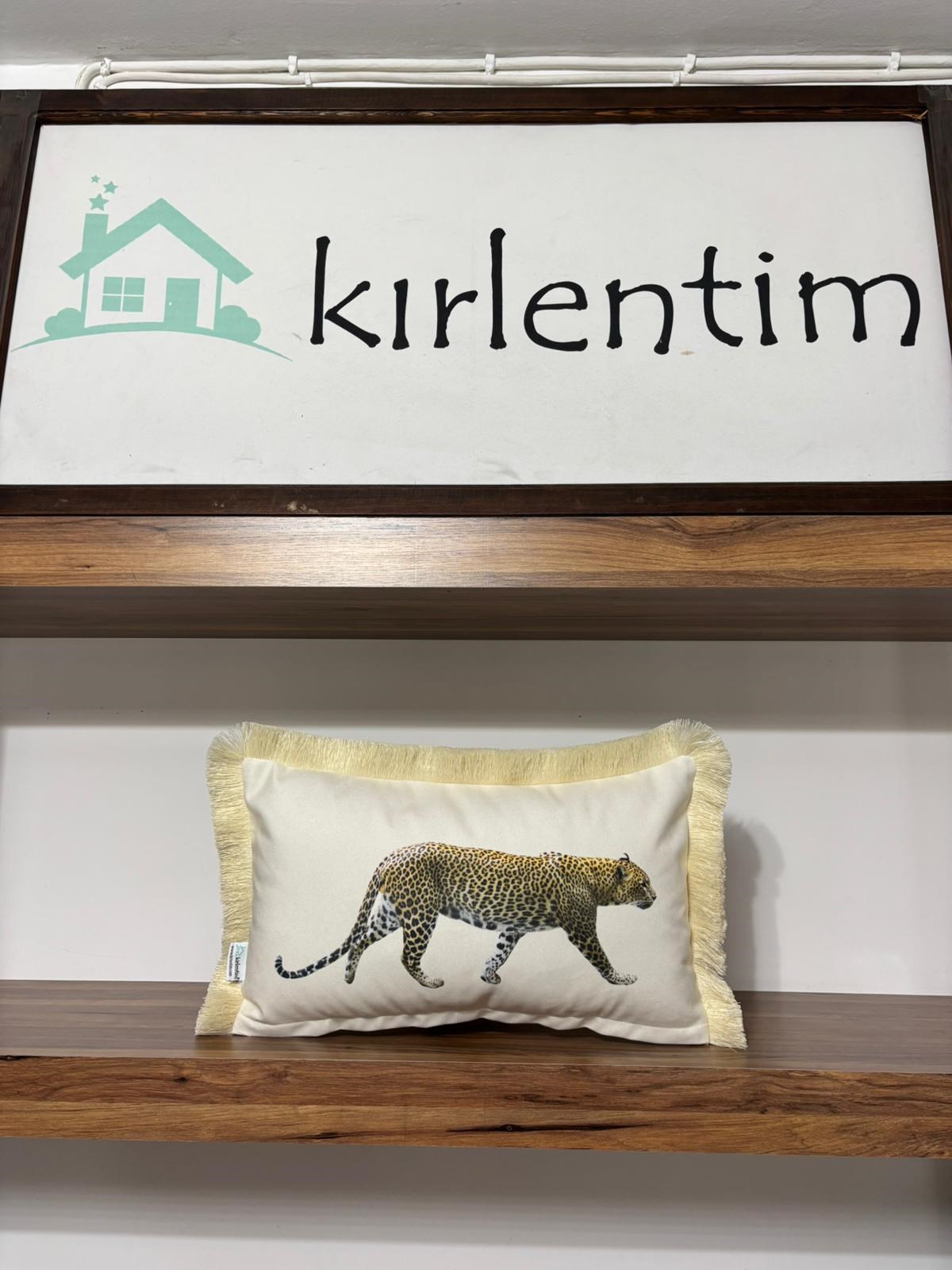 E812 BEYAZ ZEMİN LEOPAR DESENLİ PÜSKÜLLÜ 30*50 KIRLENT