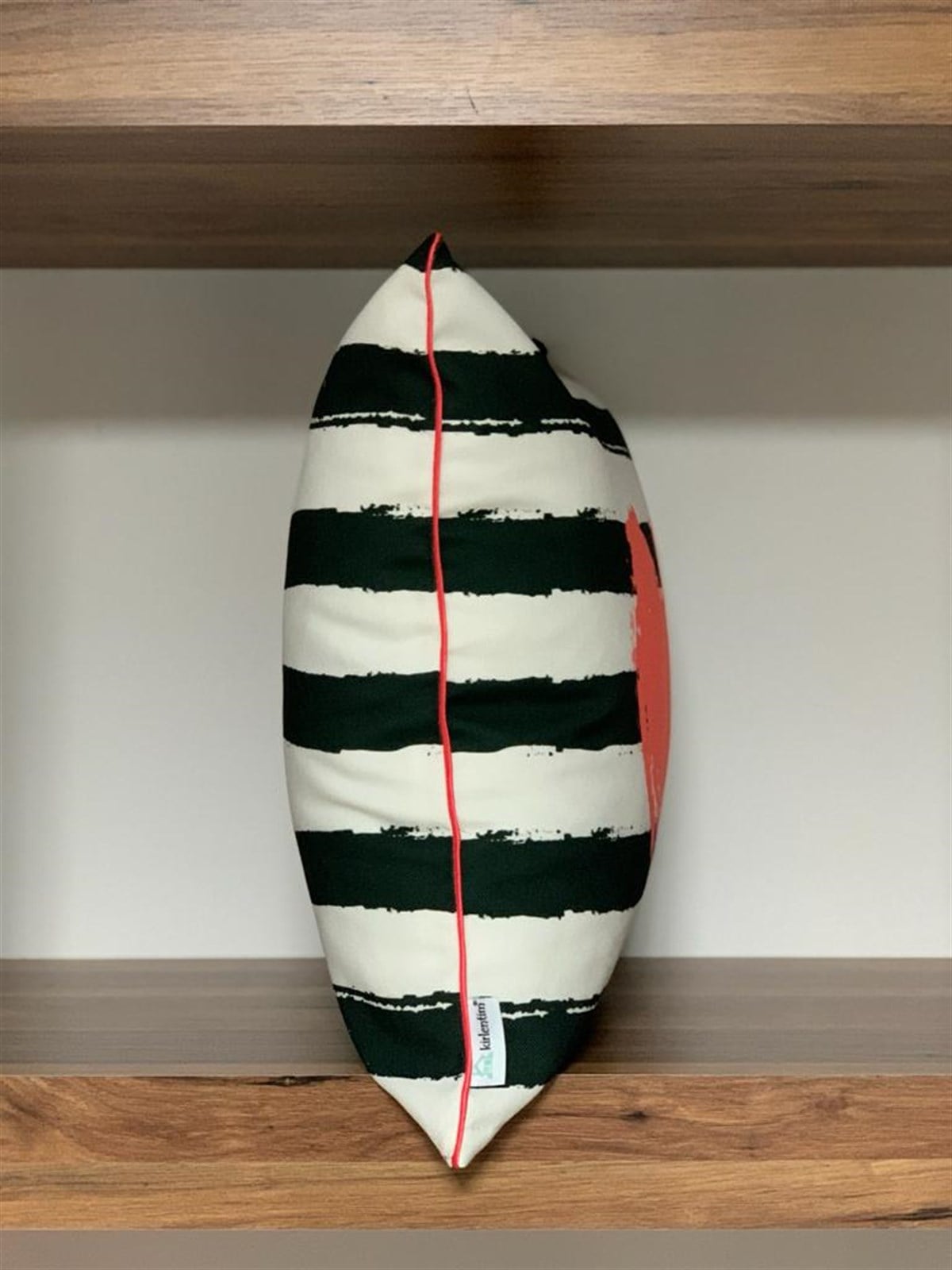 E863