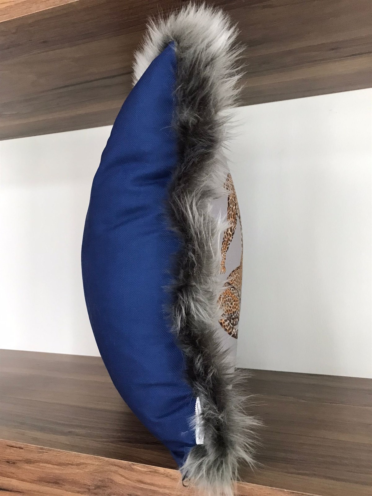 E971 GRİ-LACİVERT KENARLARI GRİ PELUŞLU LEOPAR