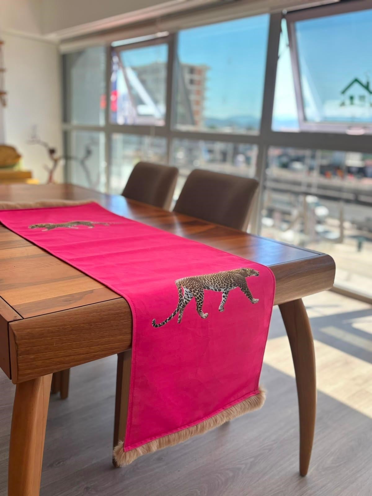 FUŞYA ZEMİN LEOPAR DESENLİ PÜSKÜLLÜ RUNNER