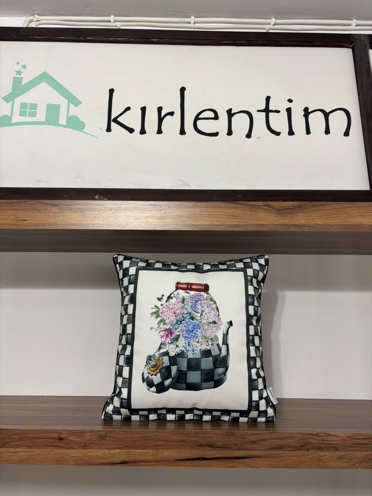 H1023 SİYAH MACKEİNZE ÇERÇEVELİ ÇİÇEKLİ ÇAYDANLIKLI KIRLENT