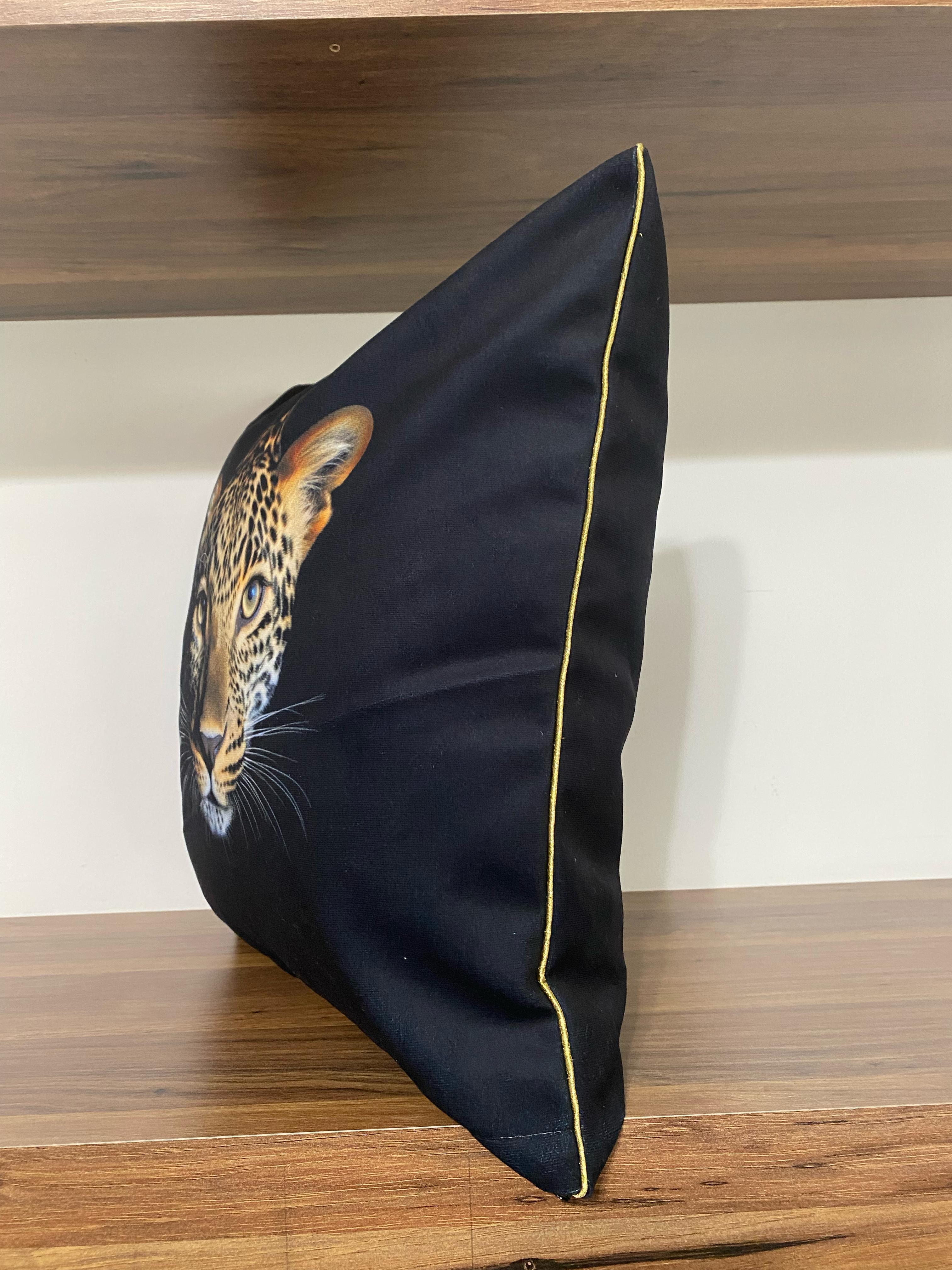 H1196 SİYAH KADİFE ZEMİN LEOPAR 