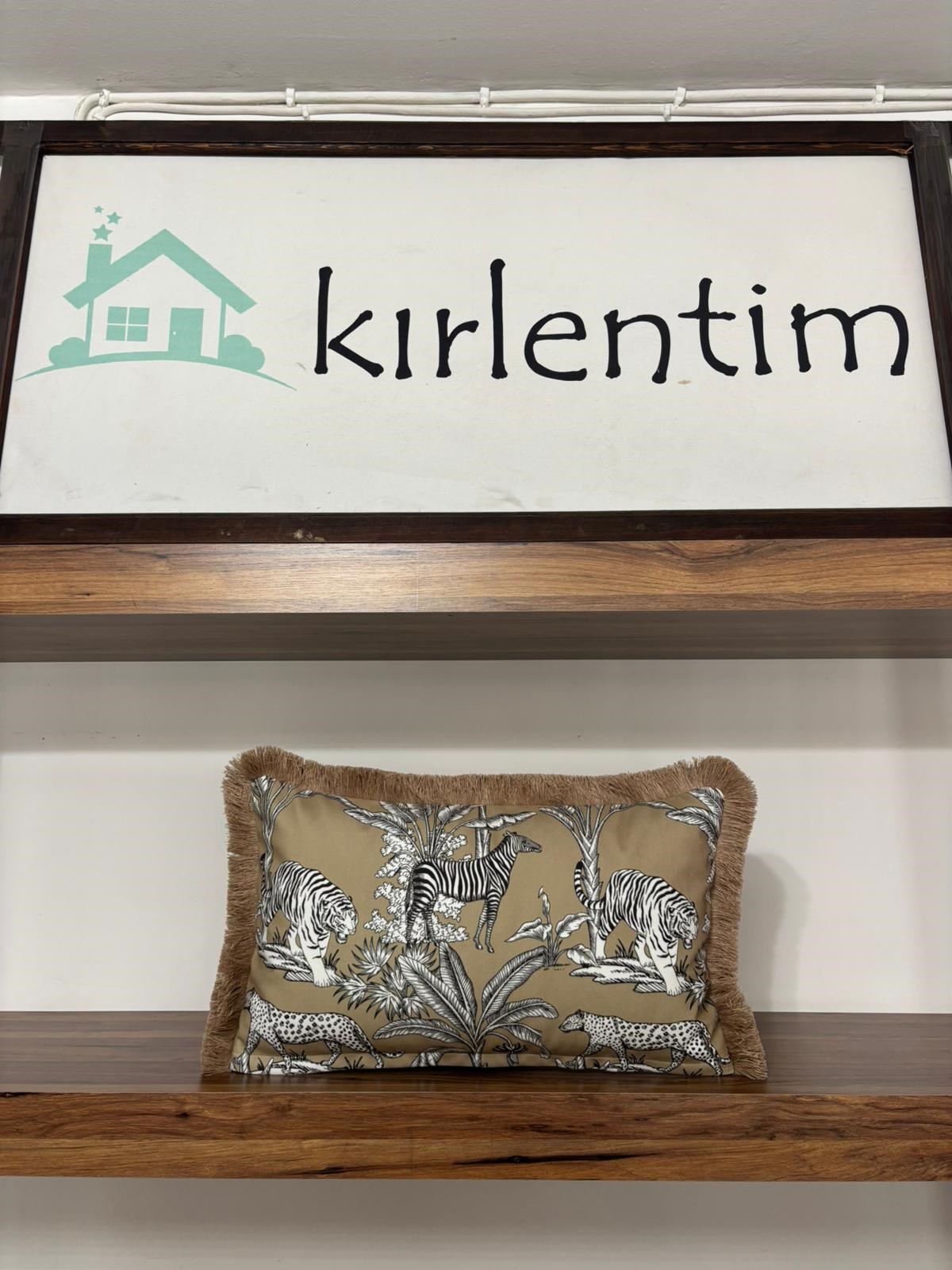 H1219 KREM ZEMİN TROPİKAL DESENLİ PÜSKÜLLÜ 30*50 KIRLENT