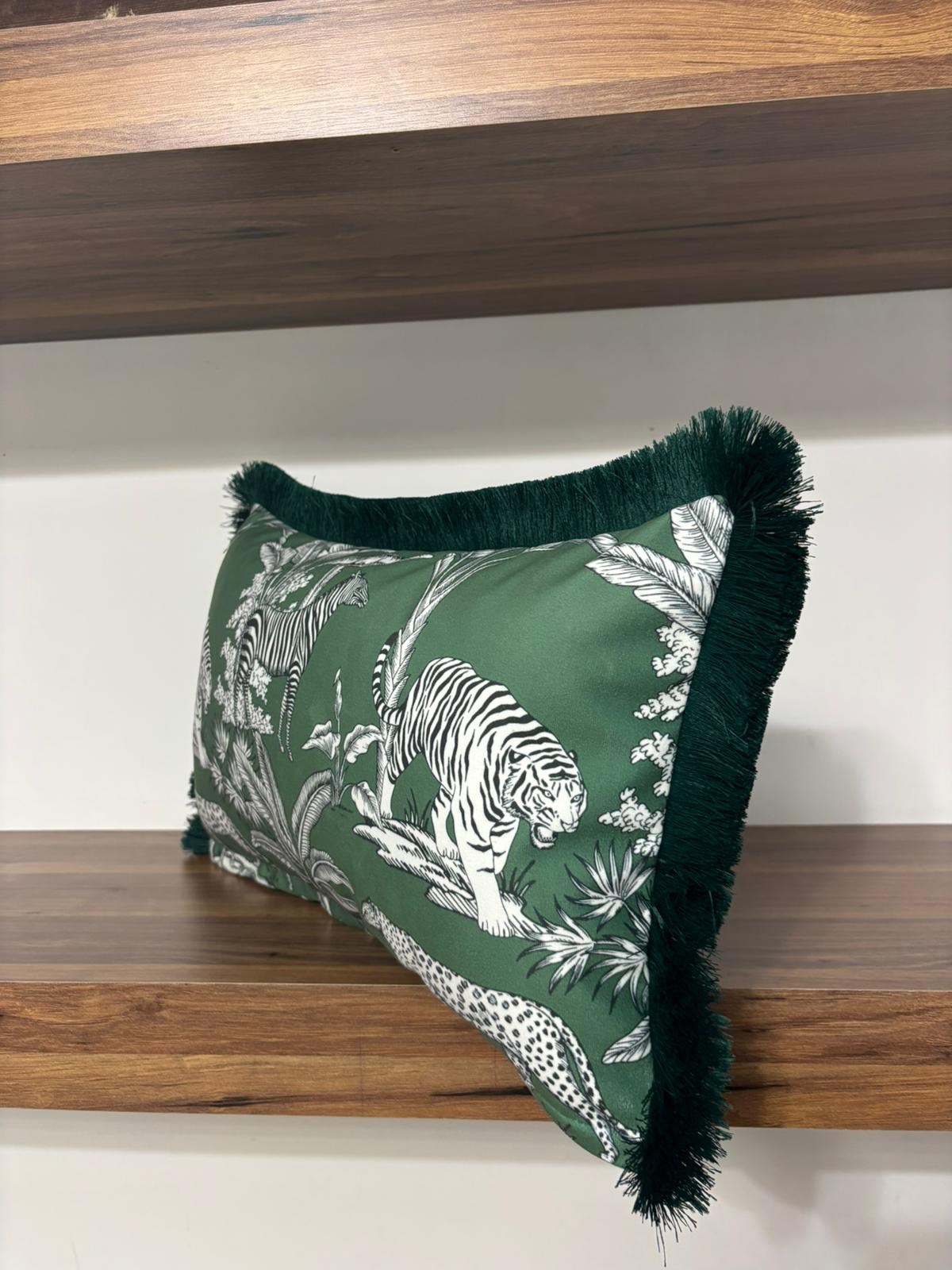 H1219 YEŞİL ZEMİN TROPİKAL DESENLİ PÜSKÜLLÜ 30*50  KIRLENT