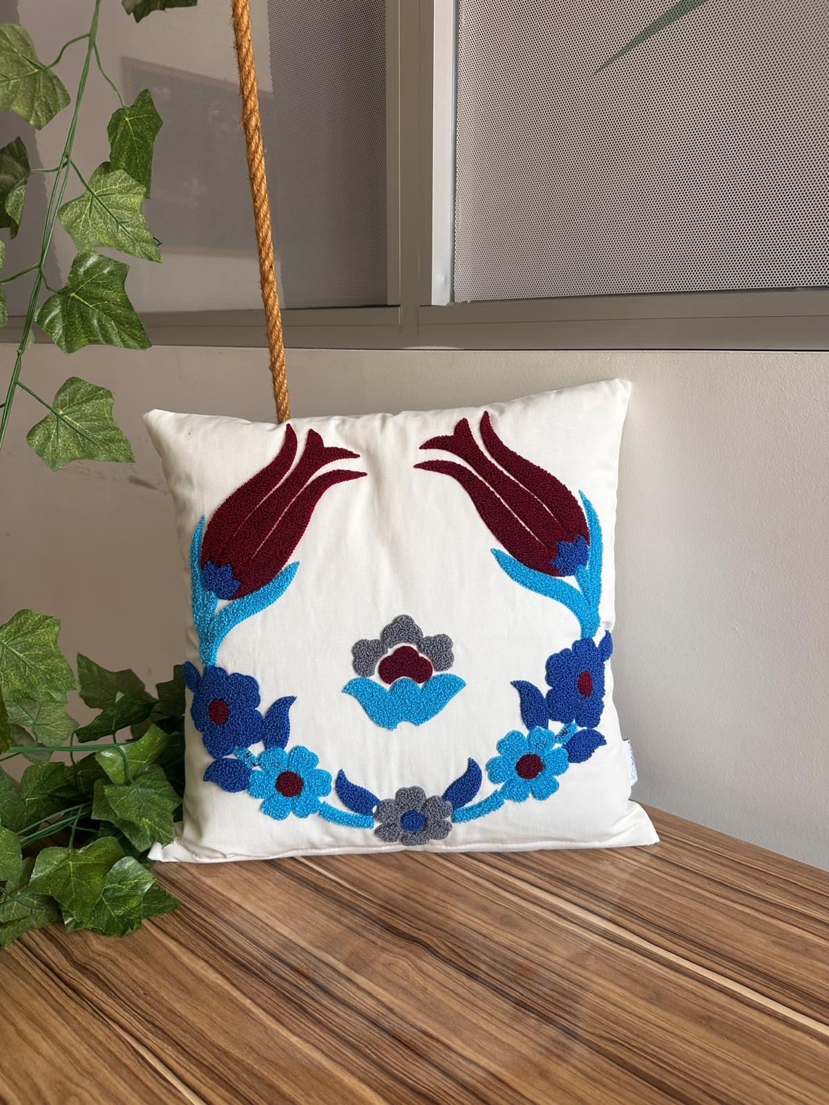 HRN05032024 KREM ZEMİN PUNCH İŞLEME LALE DESEN