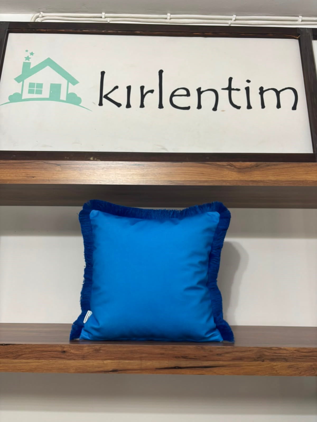 PÜSKÜLLÜ DÜZ MAVİ KIRLENT