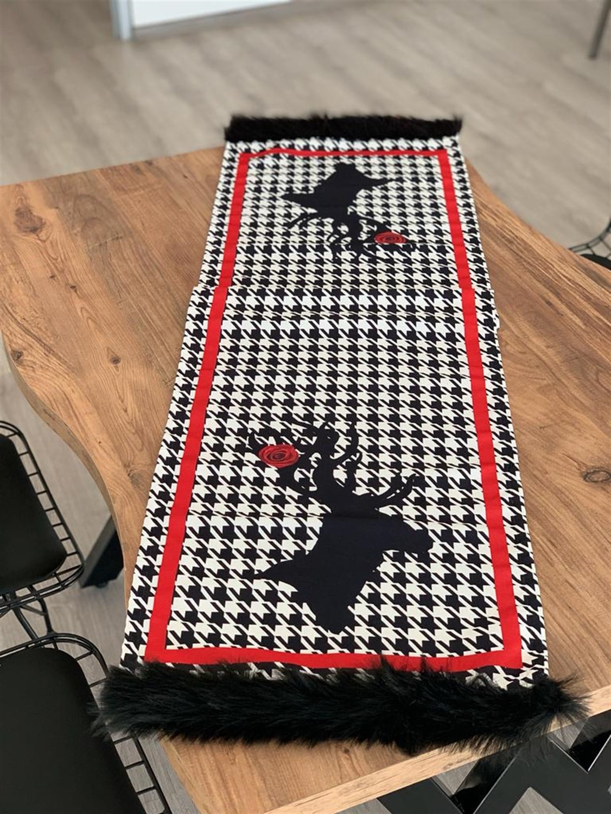 R85A KISA KENARLARI SİYAH PELUŞLU RUNNER