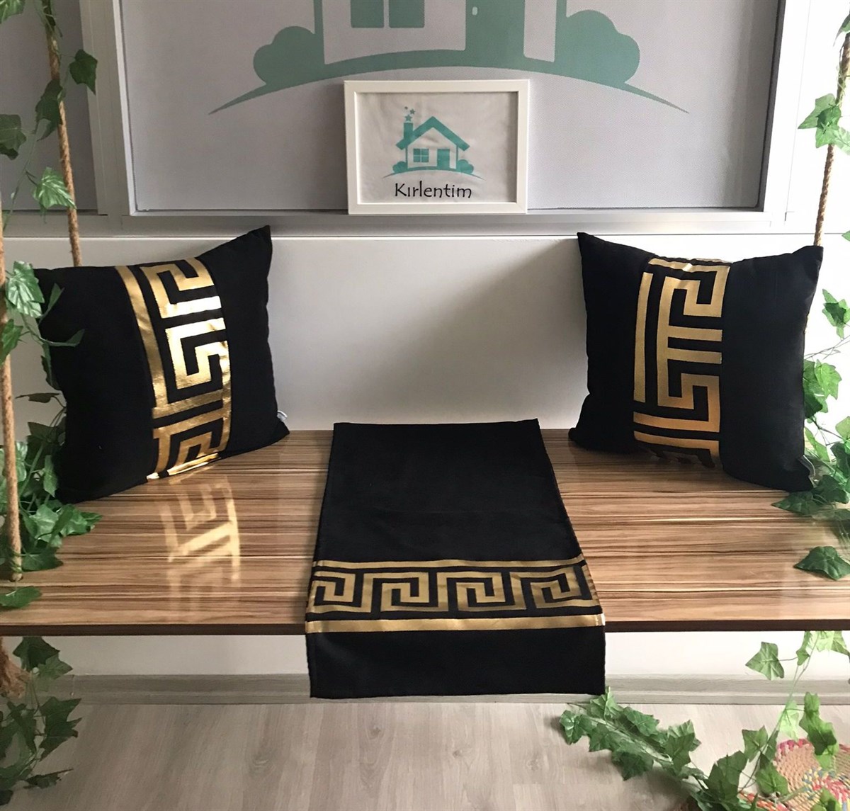 SİYAH ZEMİN ORTADA LABİRENT GOLD VARAK