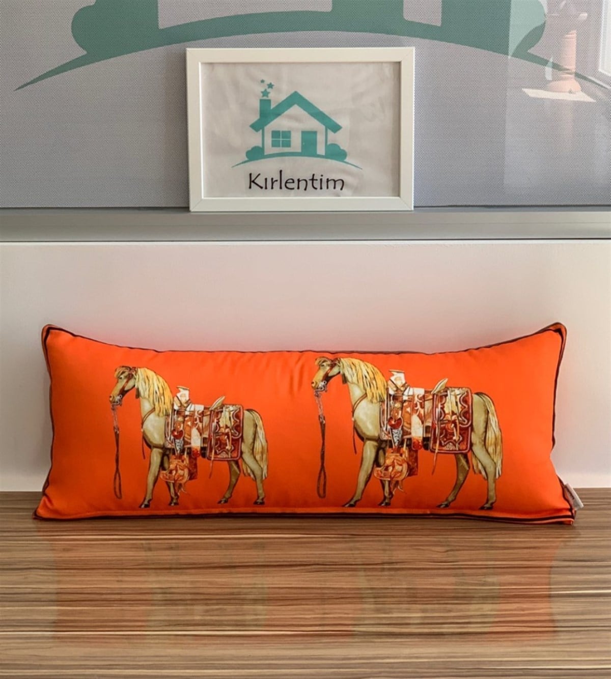 TURUNCU ZEMİNLİ KENARLARI BİYELİ HERMES AT-3080