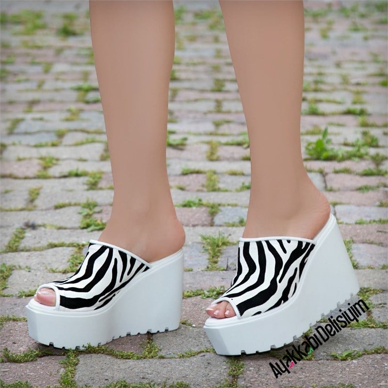 İmola Zebra Dolgu Topuk Terlik