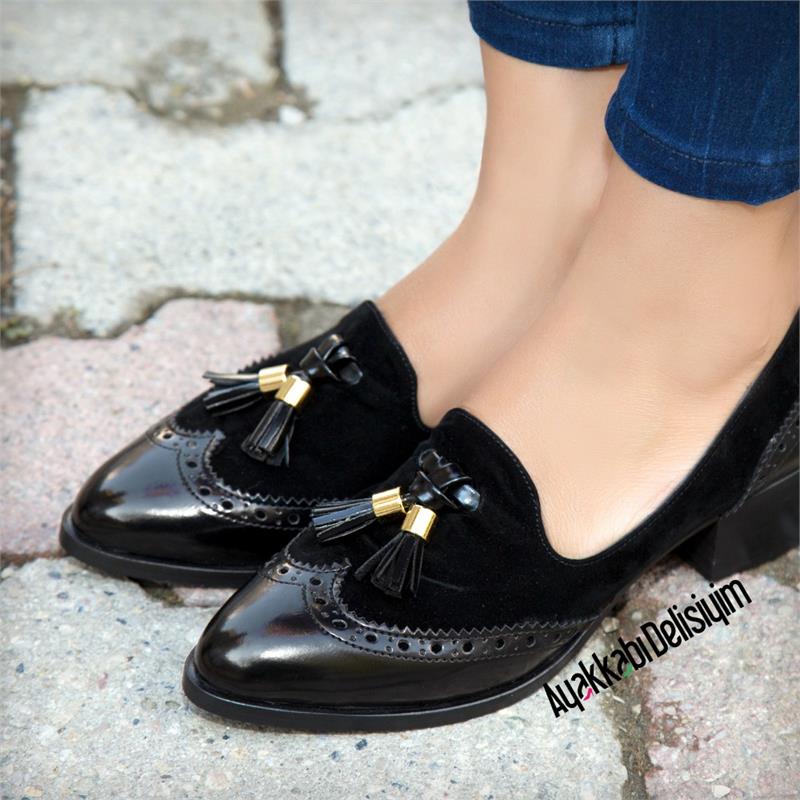 Kadi Siyah Süet Rugan Püsküllü Babet