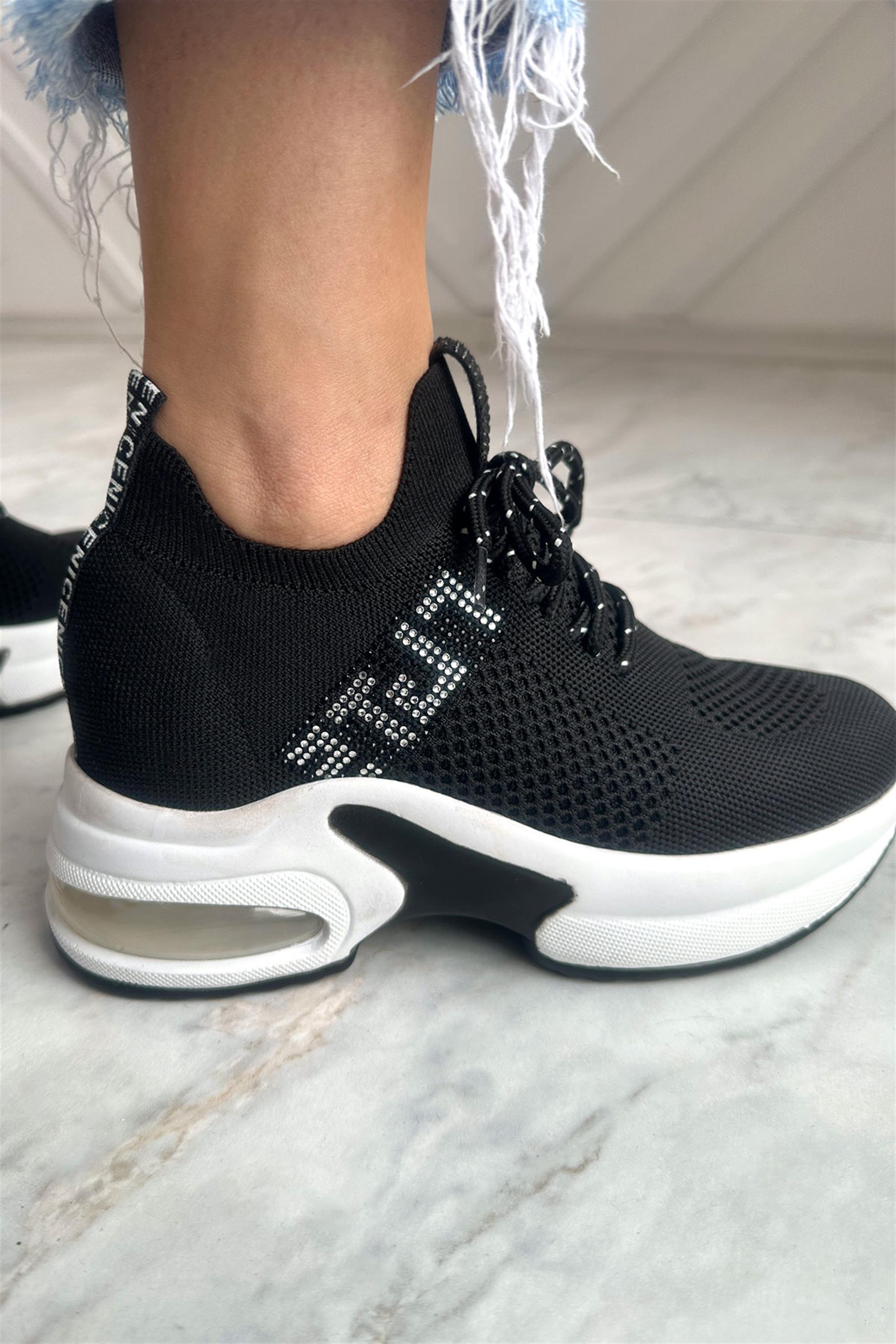 Arnolas Siyah Taşlı Triko Gizli Dolgu Topuklu Air Taban Kadın Sneaker Spor Ayakkabı