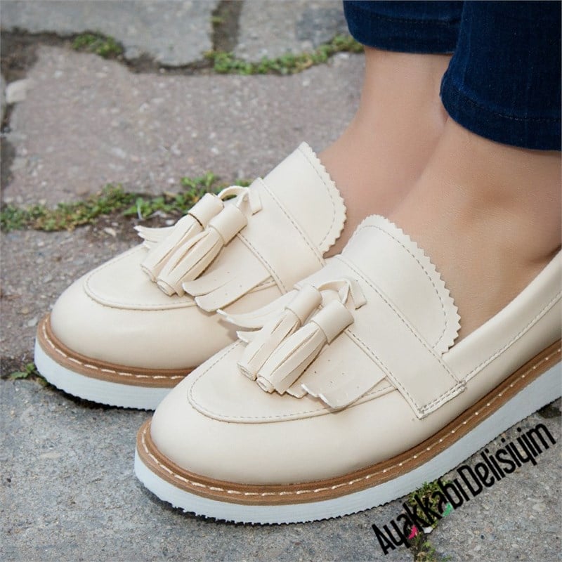 Demo Bej Beyaz Püsküllü Loafer Ayakkabı