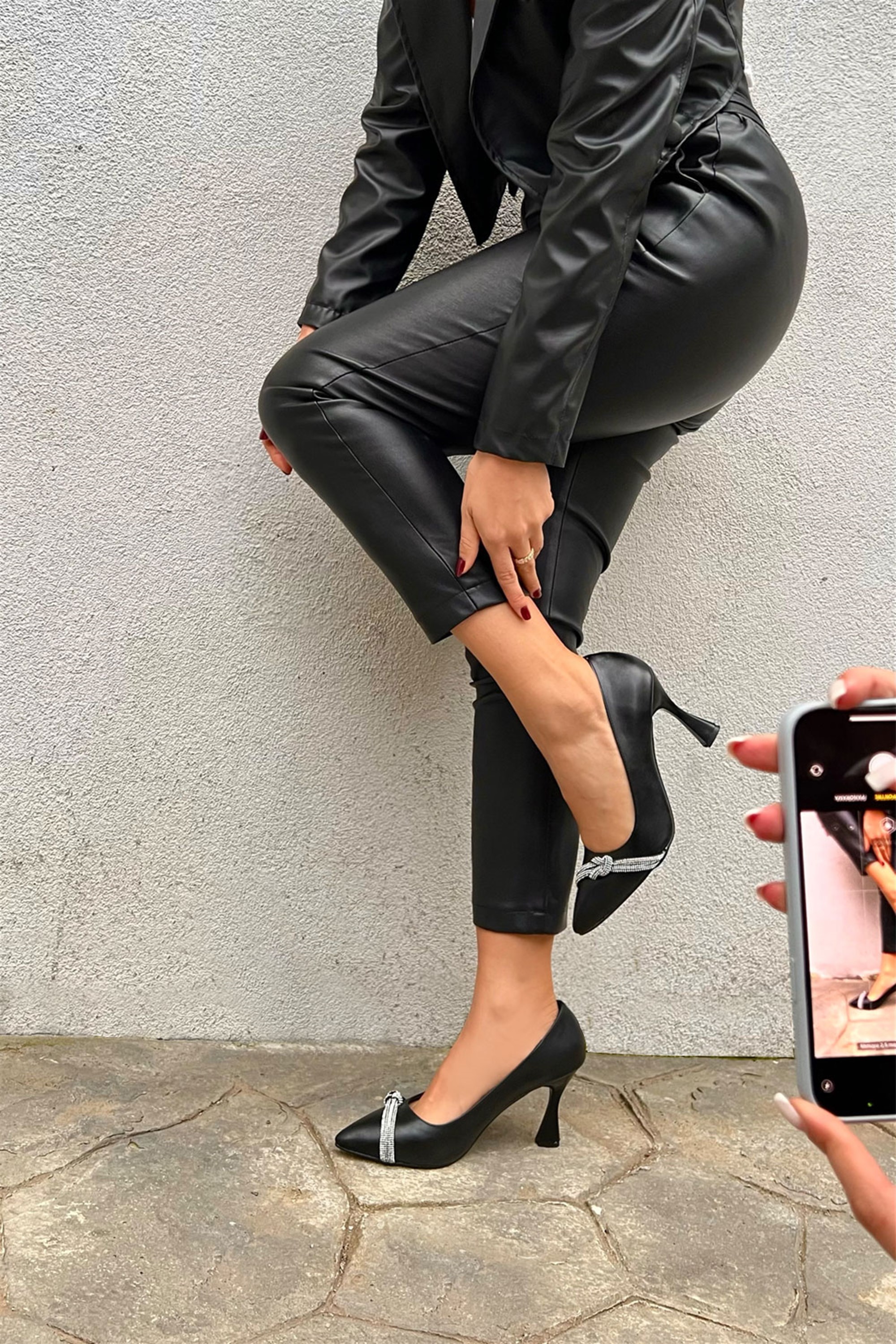 Banvi Siyah Deri Taşlı Kadın Stiletto Ayakkabı