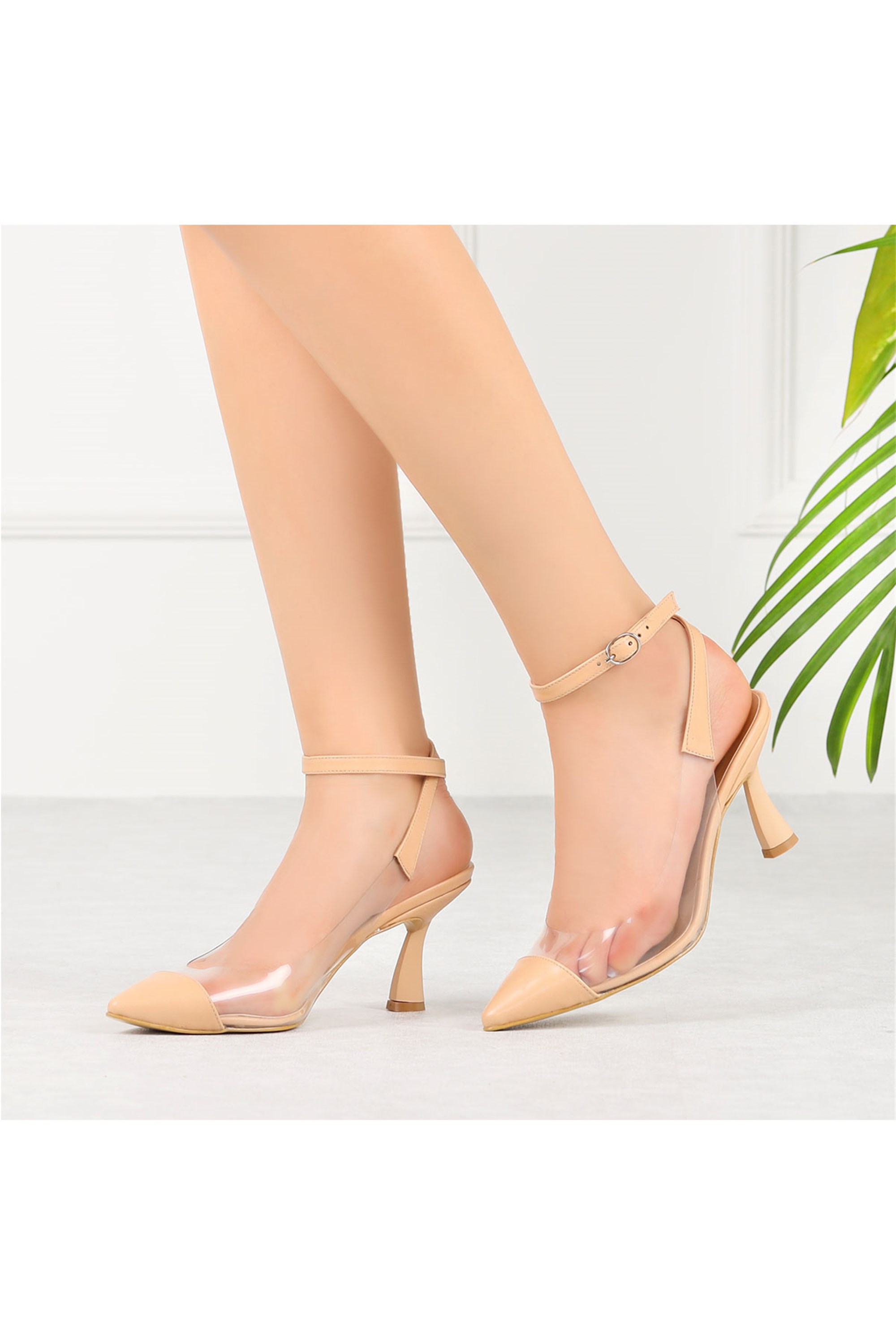 Bogen Ten Rengi Şeffaf Detaylı Sivri Burun Kadın Stiletto
