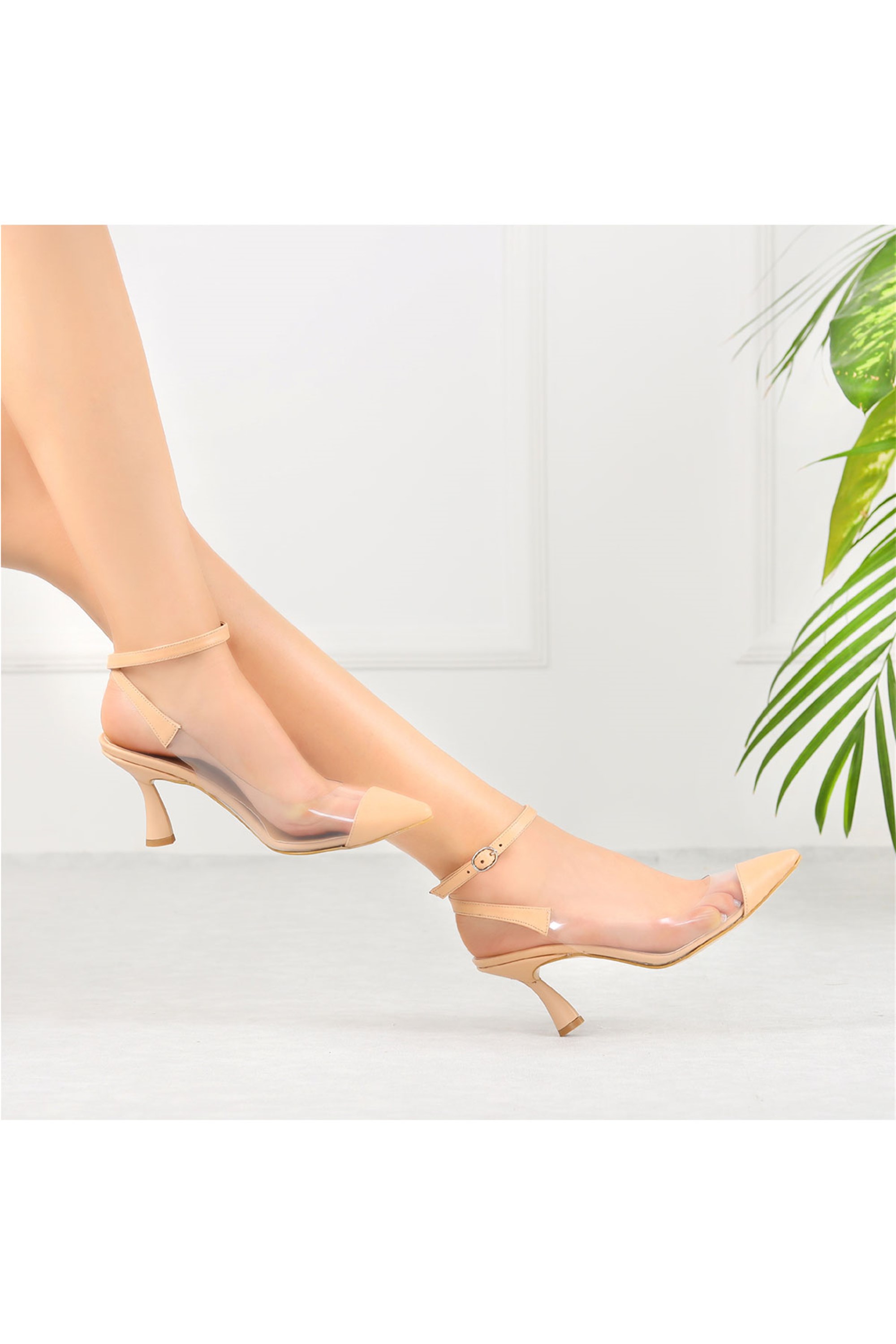 Bogen Ten Rengi Şeffaf Detaylı Sivri Burun Kadın Stiletto