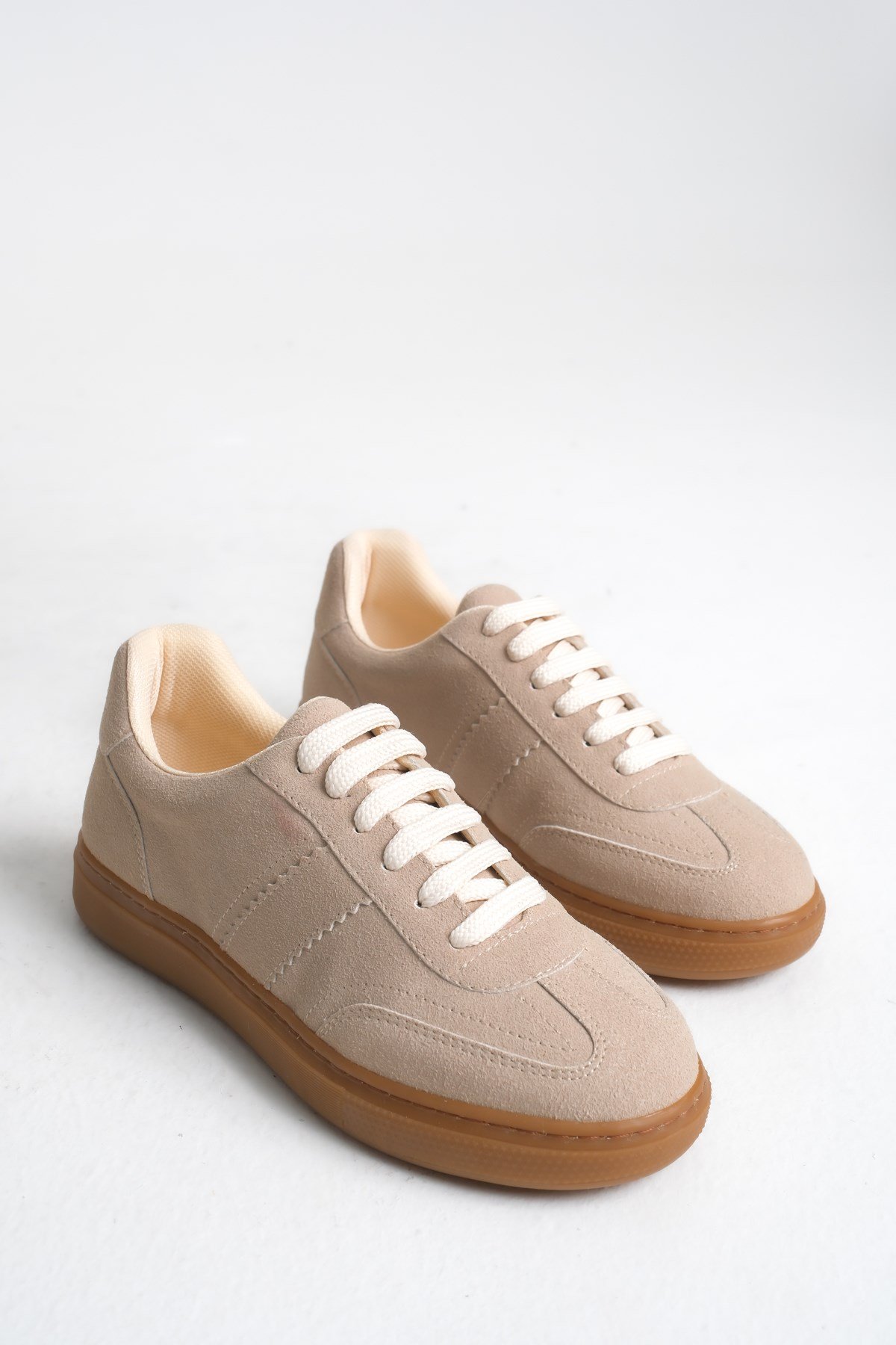 BORN SNEAKERS