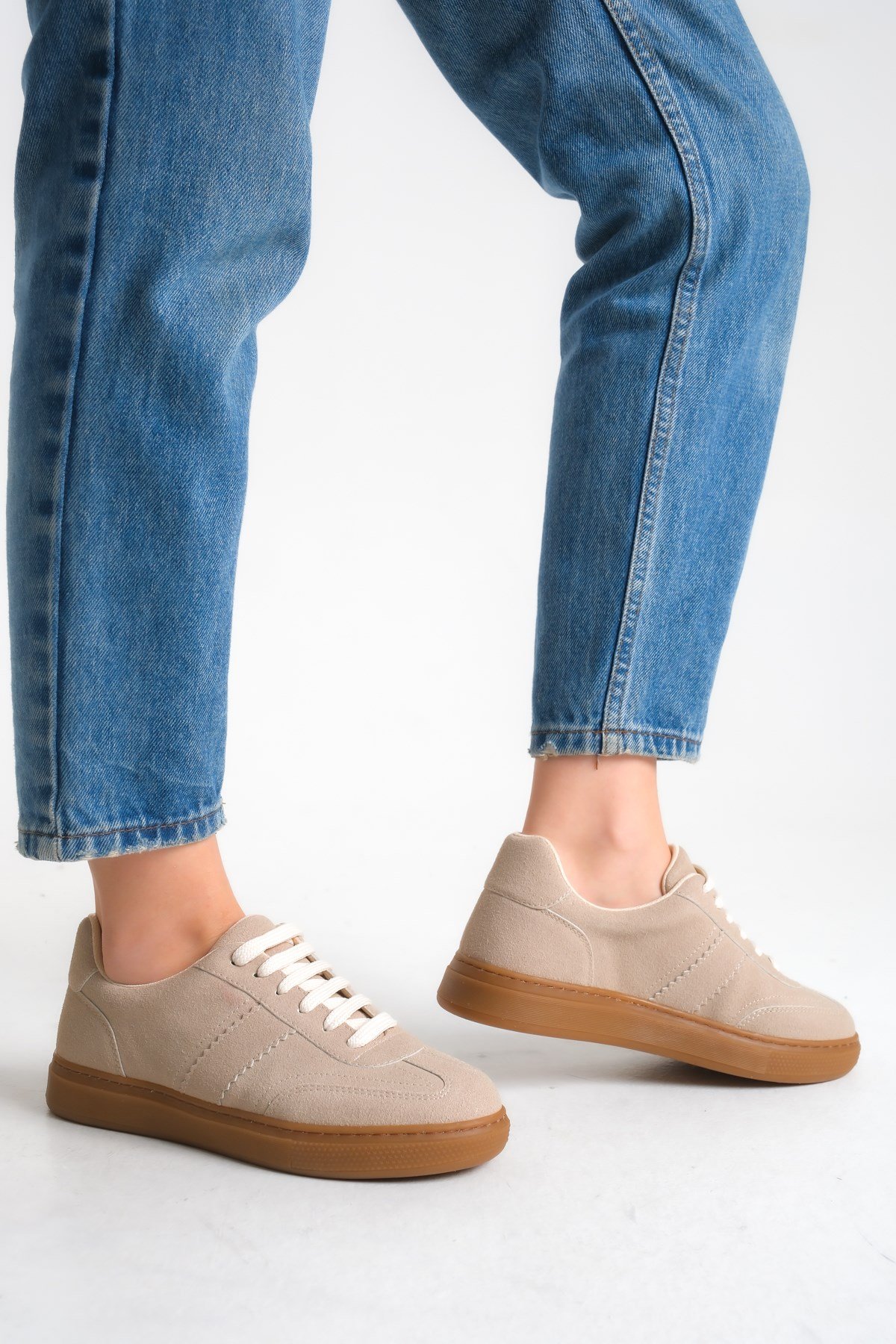 BORN SNEAKERS