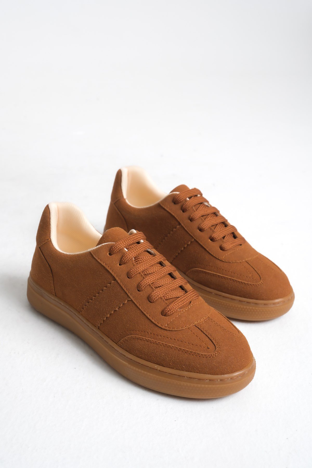 BORN SNEAKERS