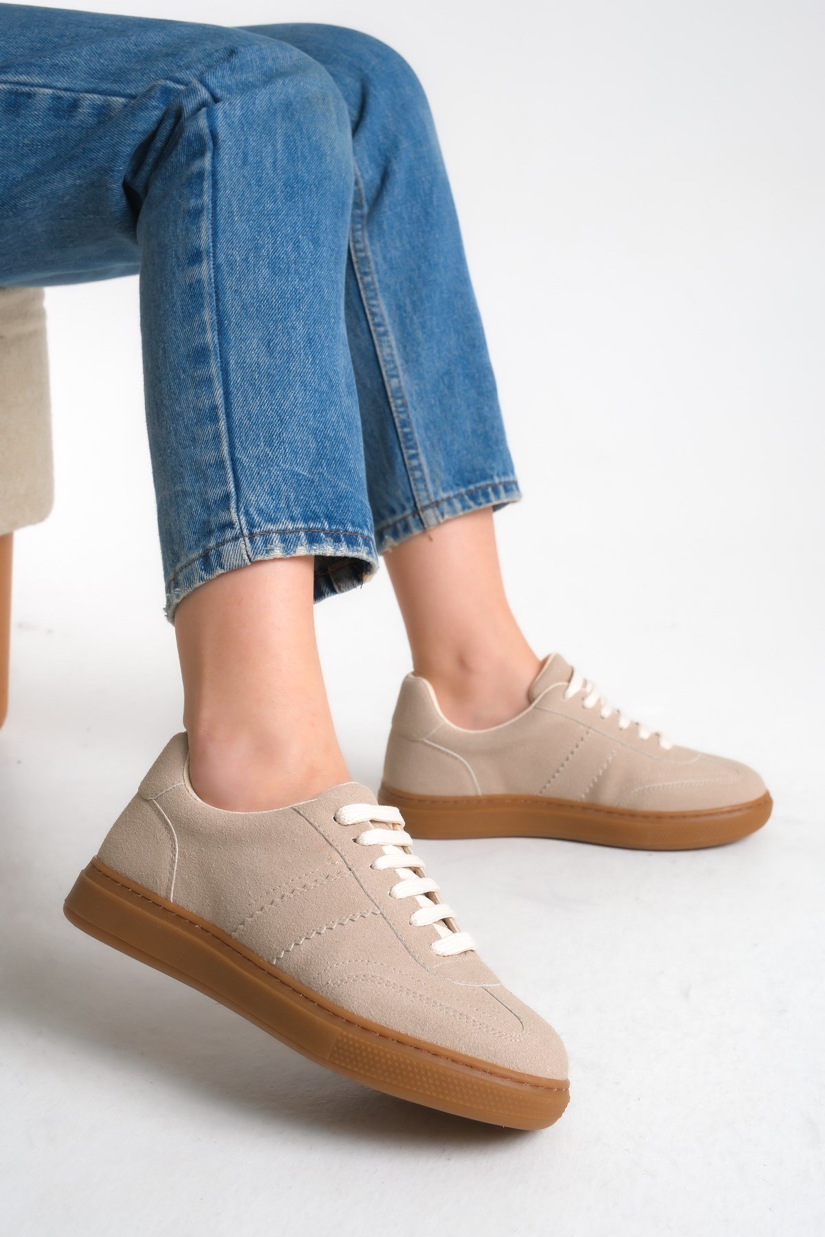 BORN SNEAKERS