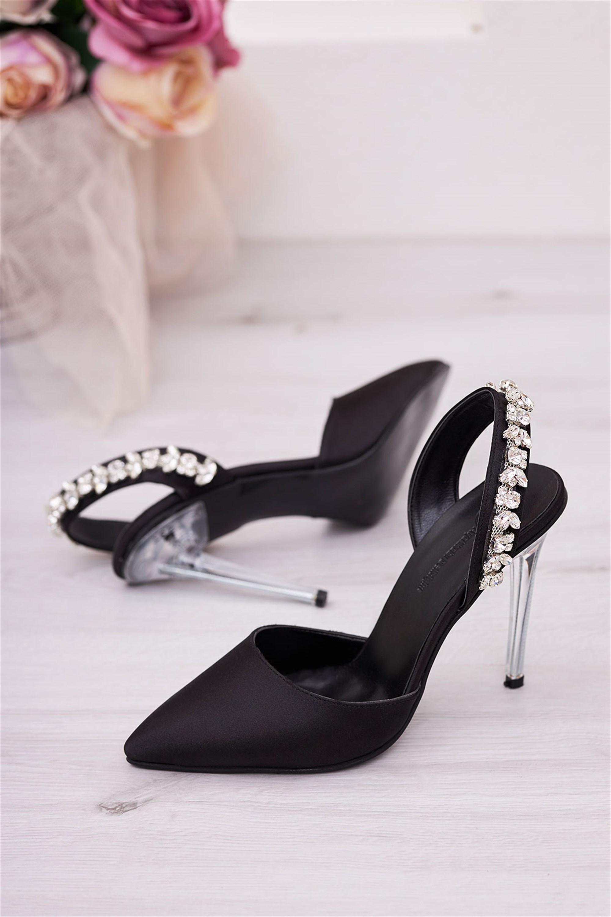 Firiyap Siyah Saten Arkası Taşlı Stiletto