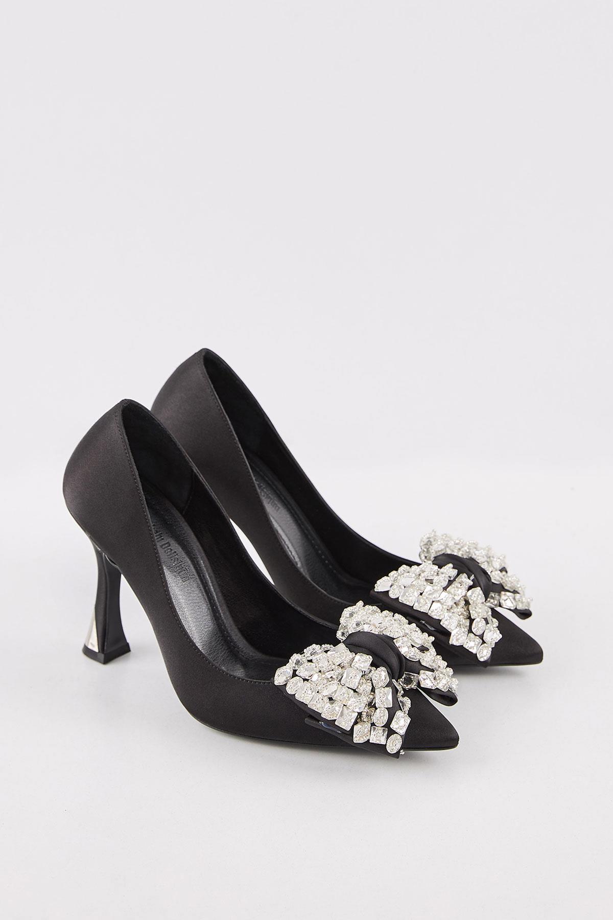 Mia Siyah Saten Topuklu Taşlı Toka Aksesuarlı Kadın Stiletto Ayakkabı