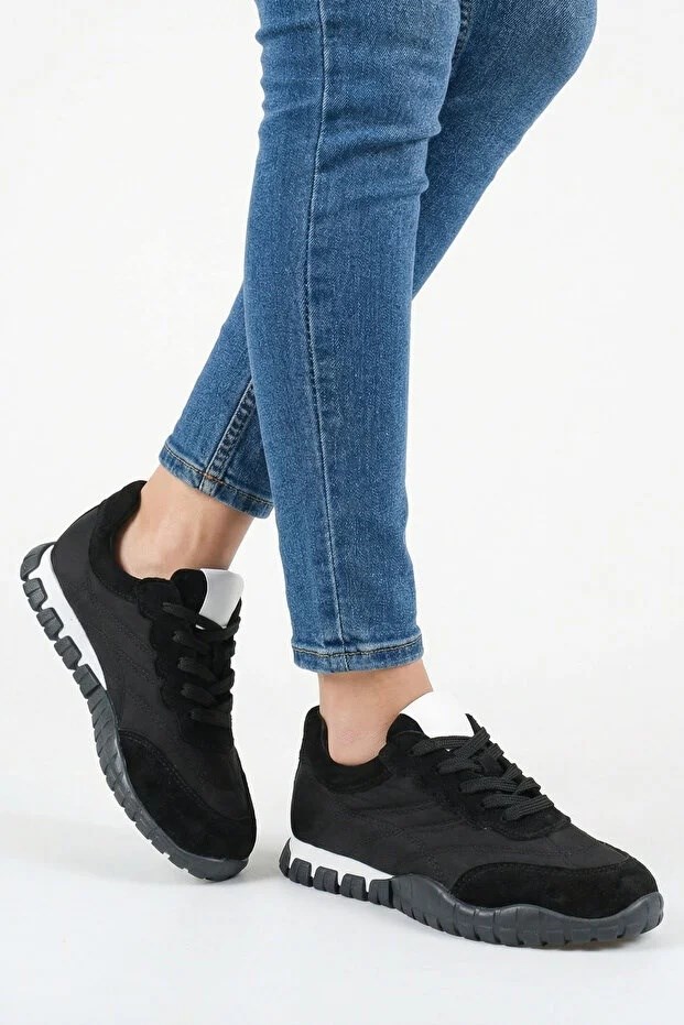 MUNA SNEAKERS