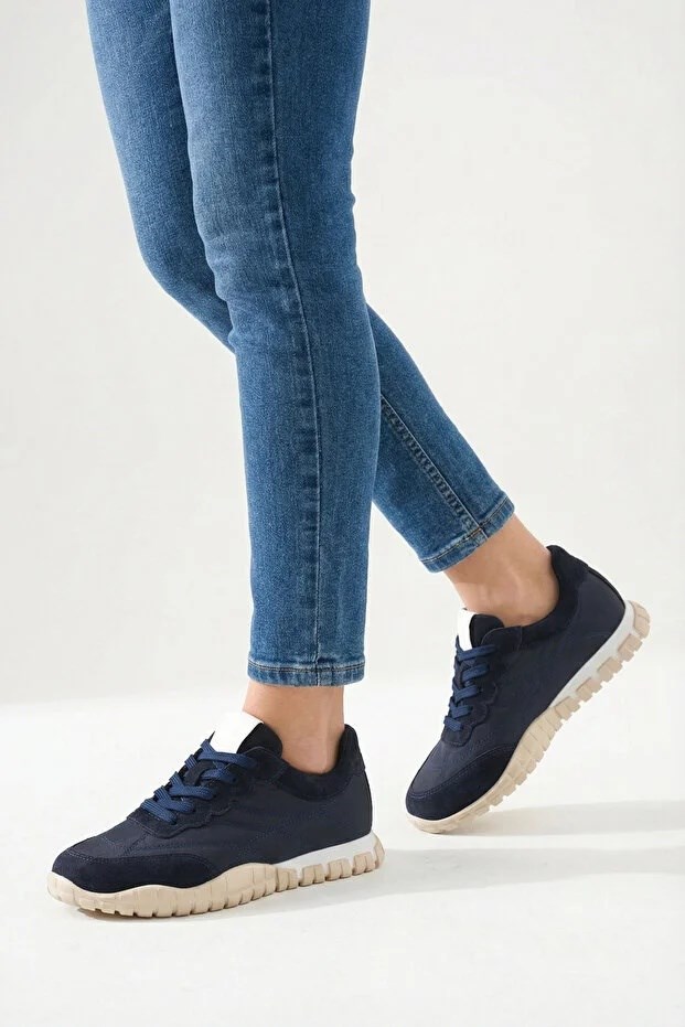 MUNA SNEAKERS