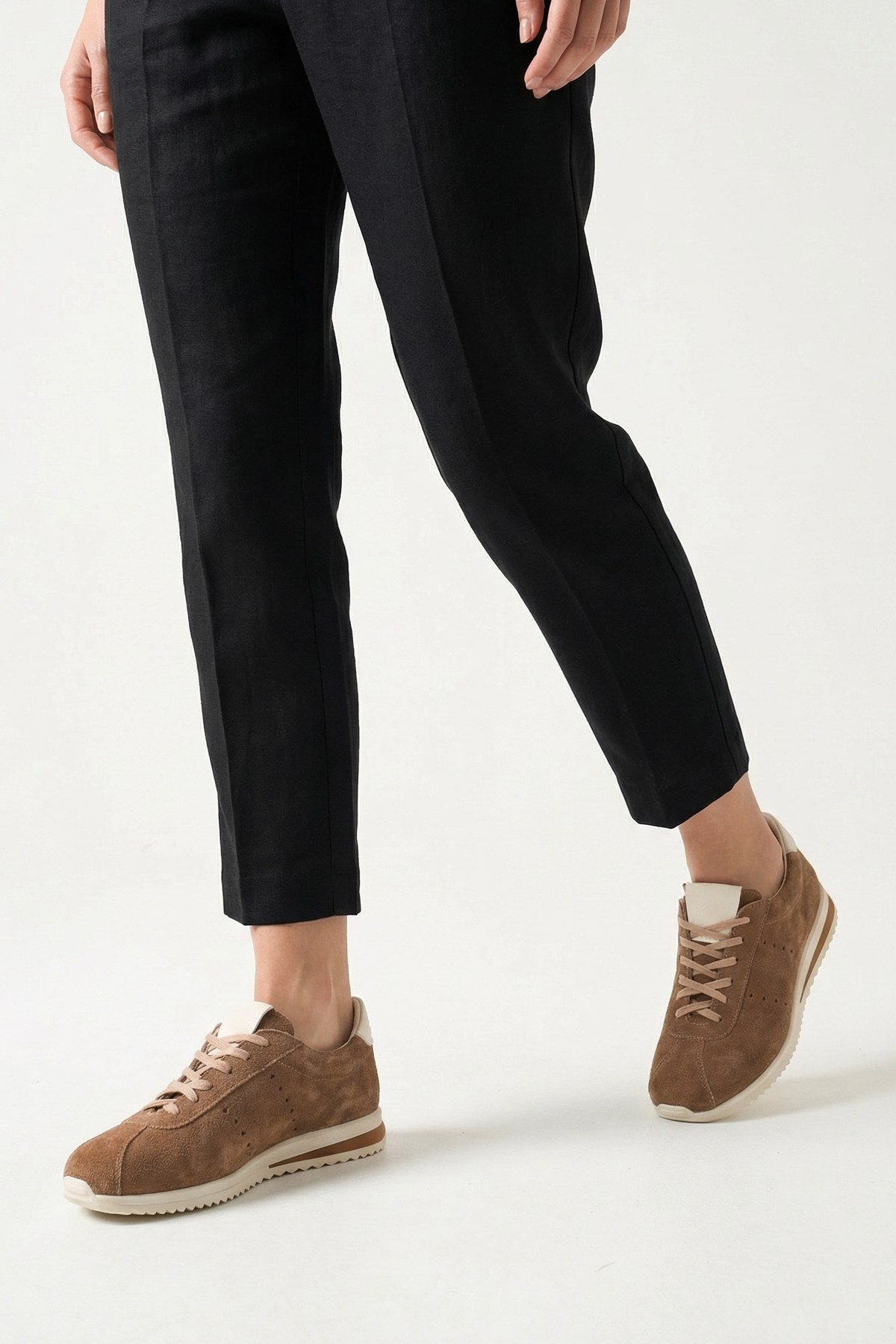 NOVA SNEAKERS