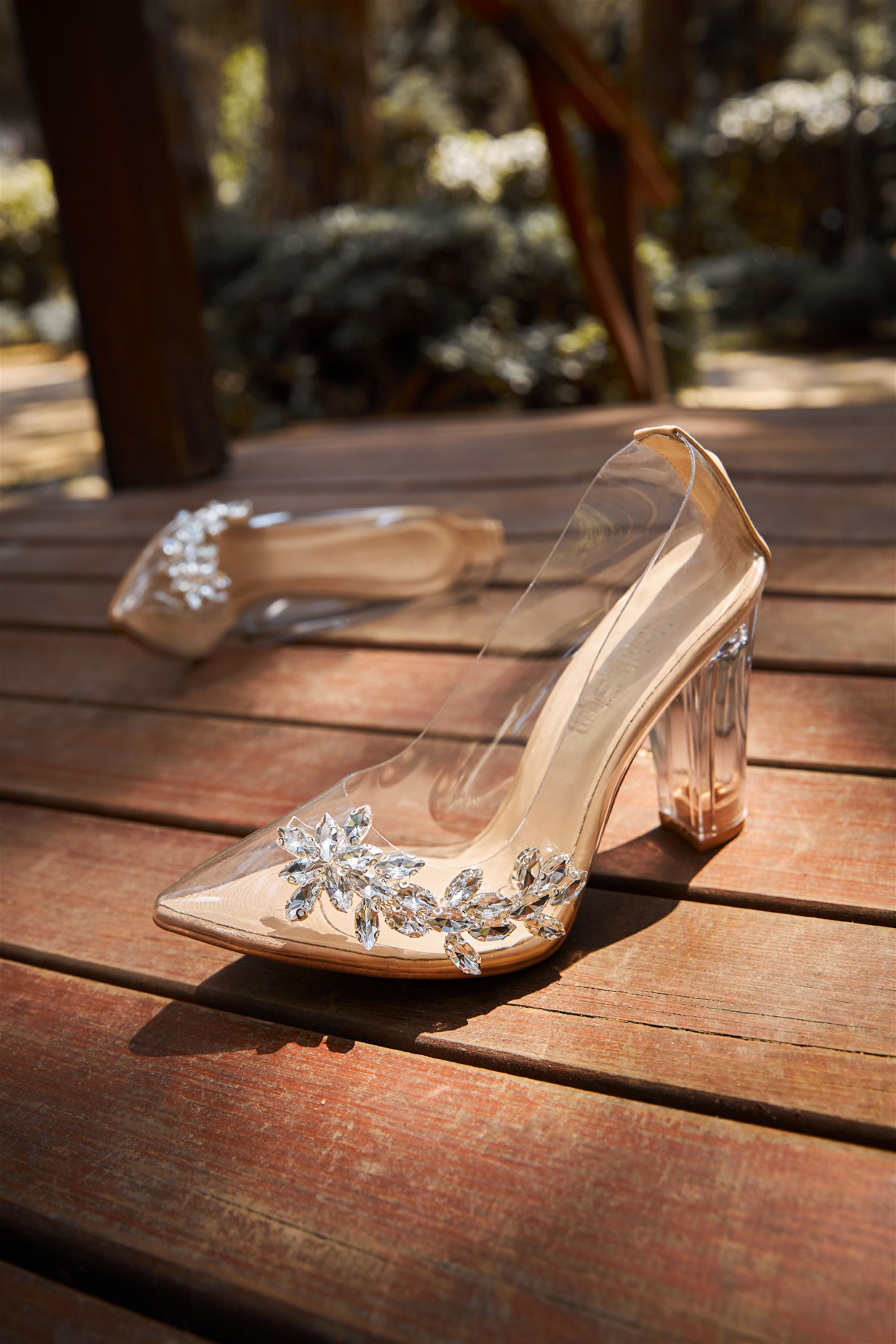 Pevima Ten Rengi Tabanlı Taşlı Şeffaf Stiletto