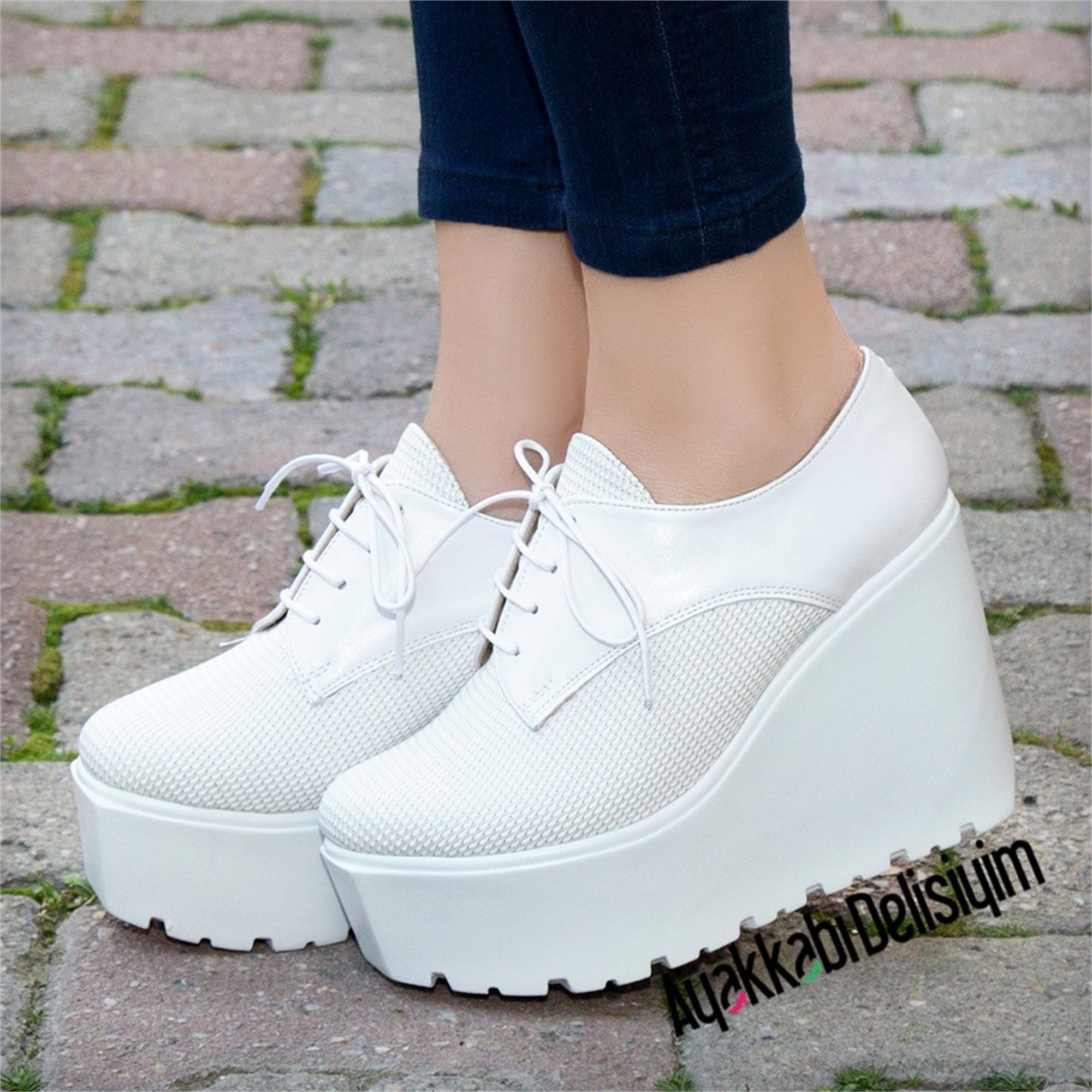 Revel Beyaz File Desenli Bağcıklı Kalın Tabanlı Ayakkabı