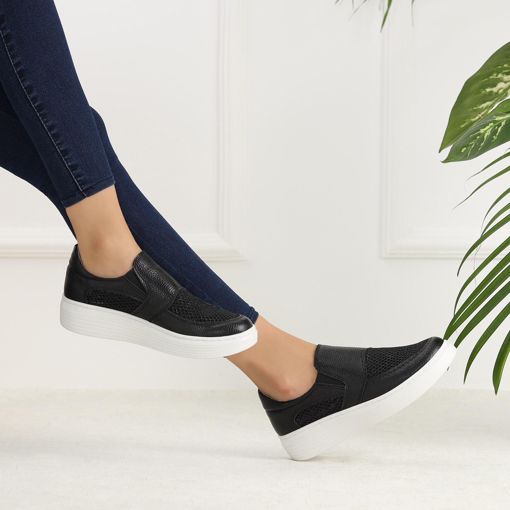 Sabey Siyah Fileli Bağcıksız Spor Ayakkabı