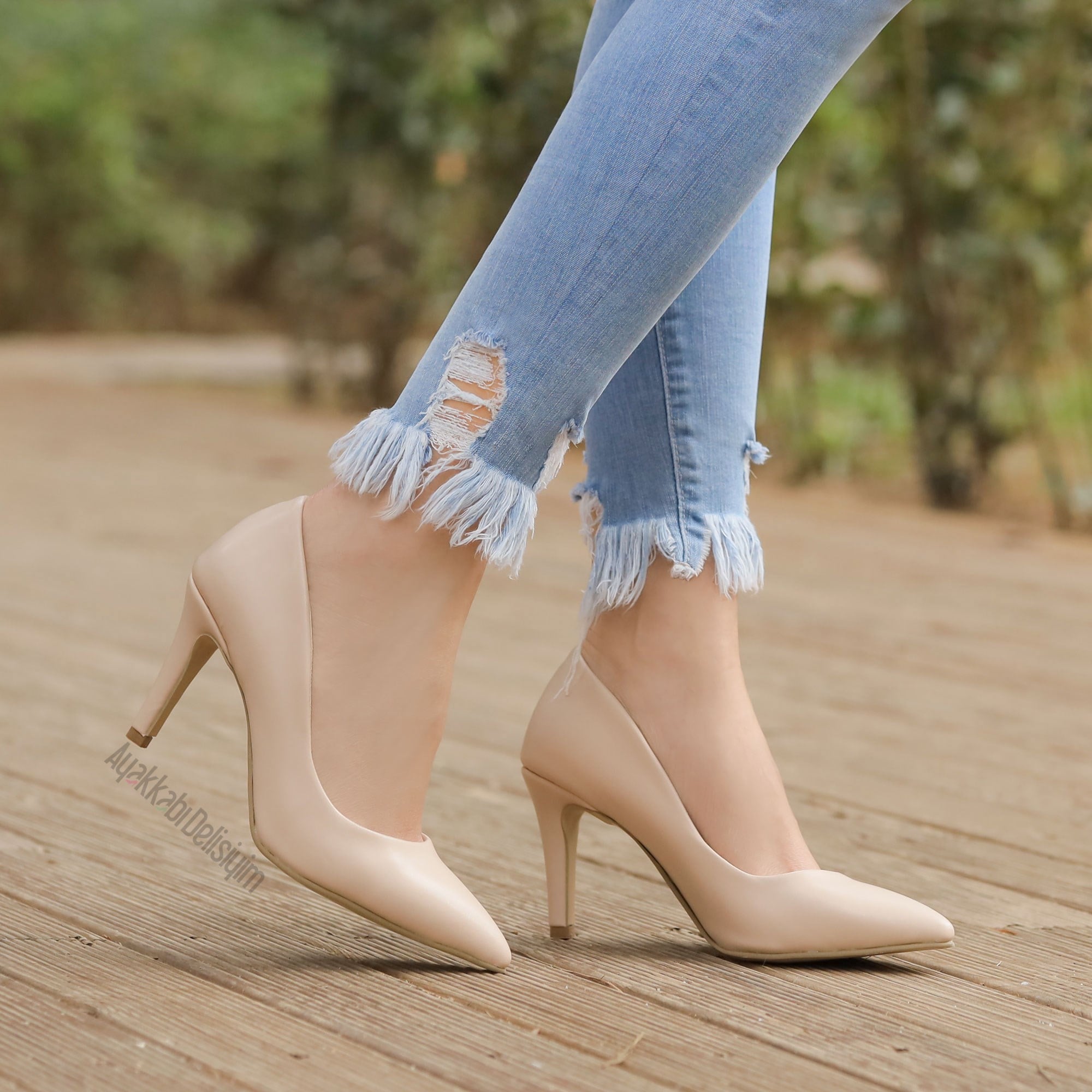 Sani Ten Rengi Kısa Topuklu Stiletto