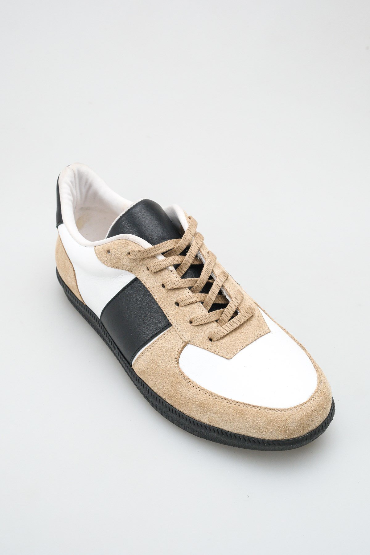 SNEAK SNEAKERS