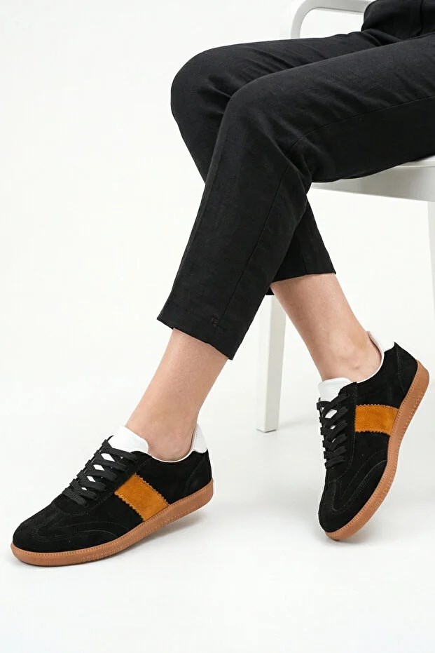 SNEAK SNEAKERS