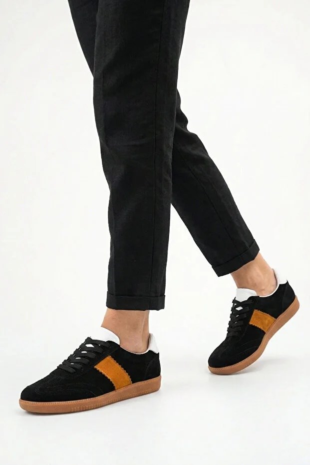 SNEAK SNEAKERS