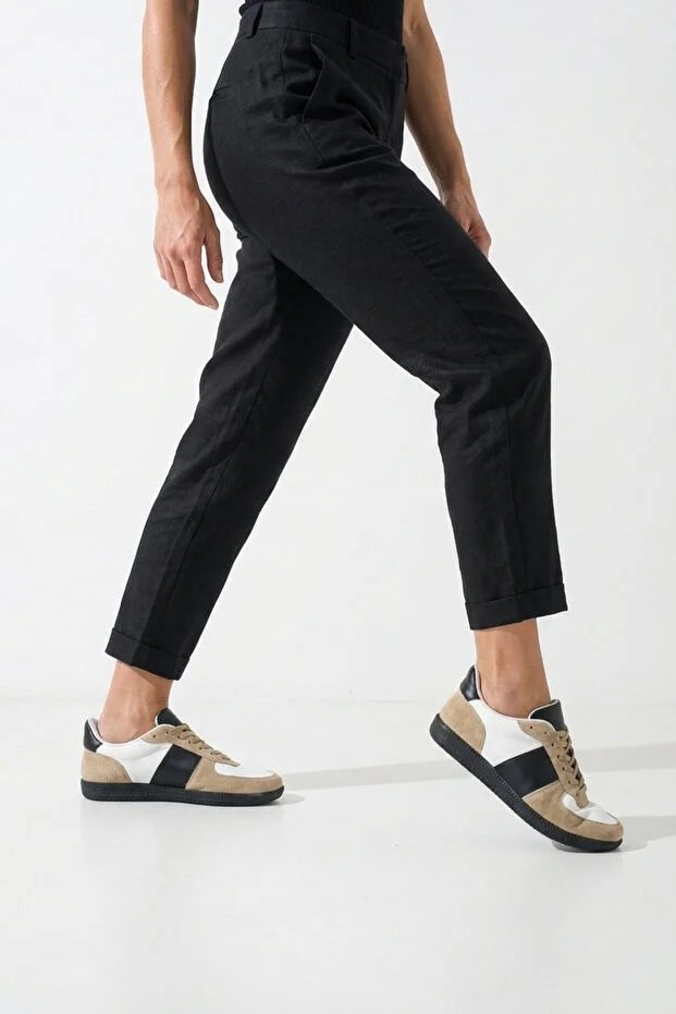 SNEAK SNEAKERS