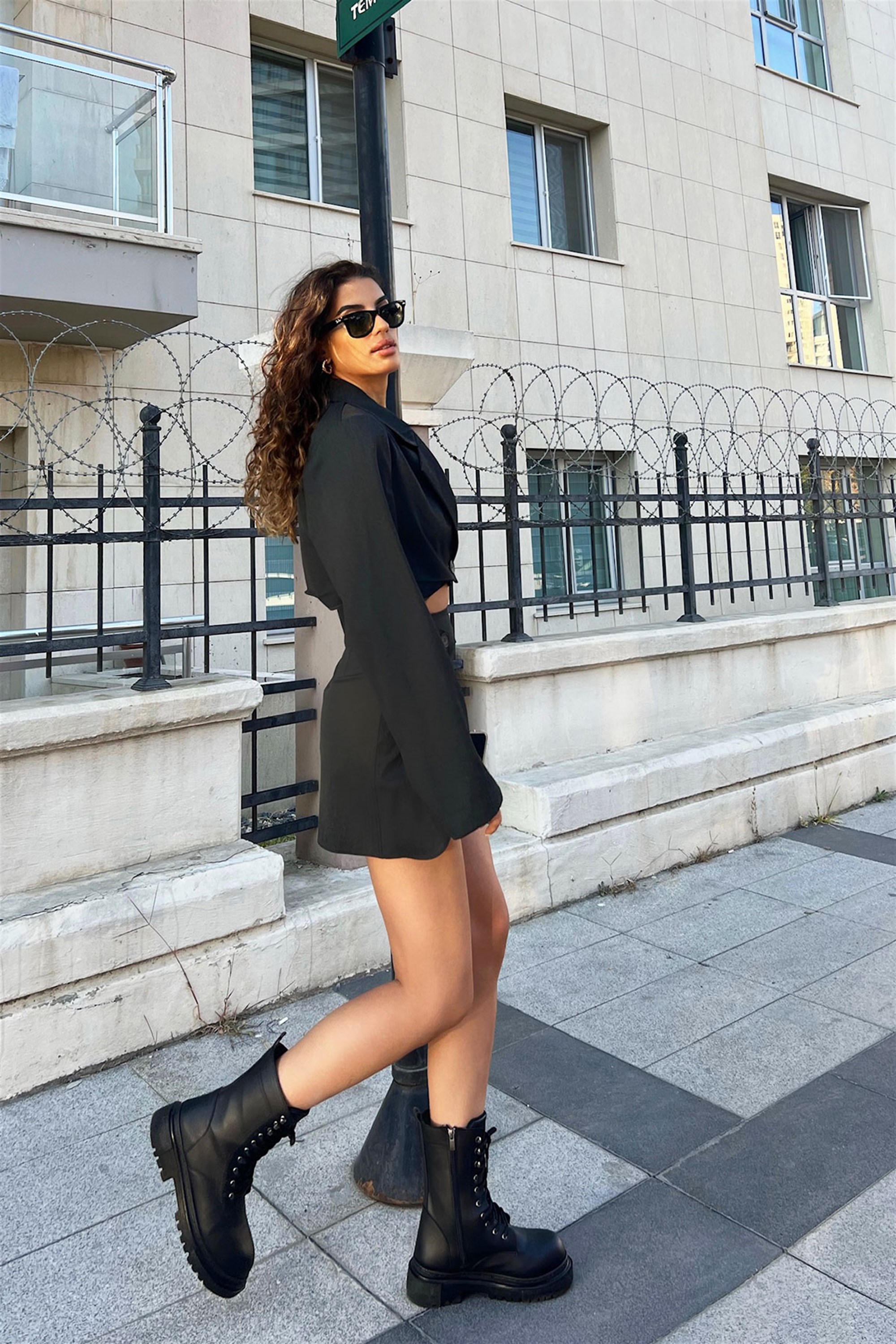 Tomis Siyah Bağcıklı Postal Bot