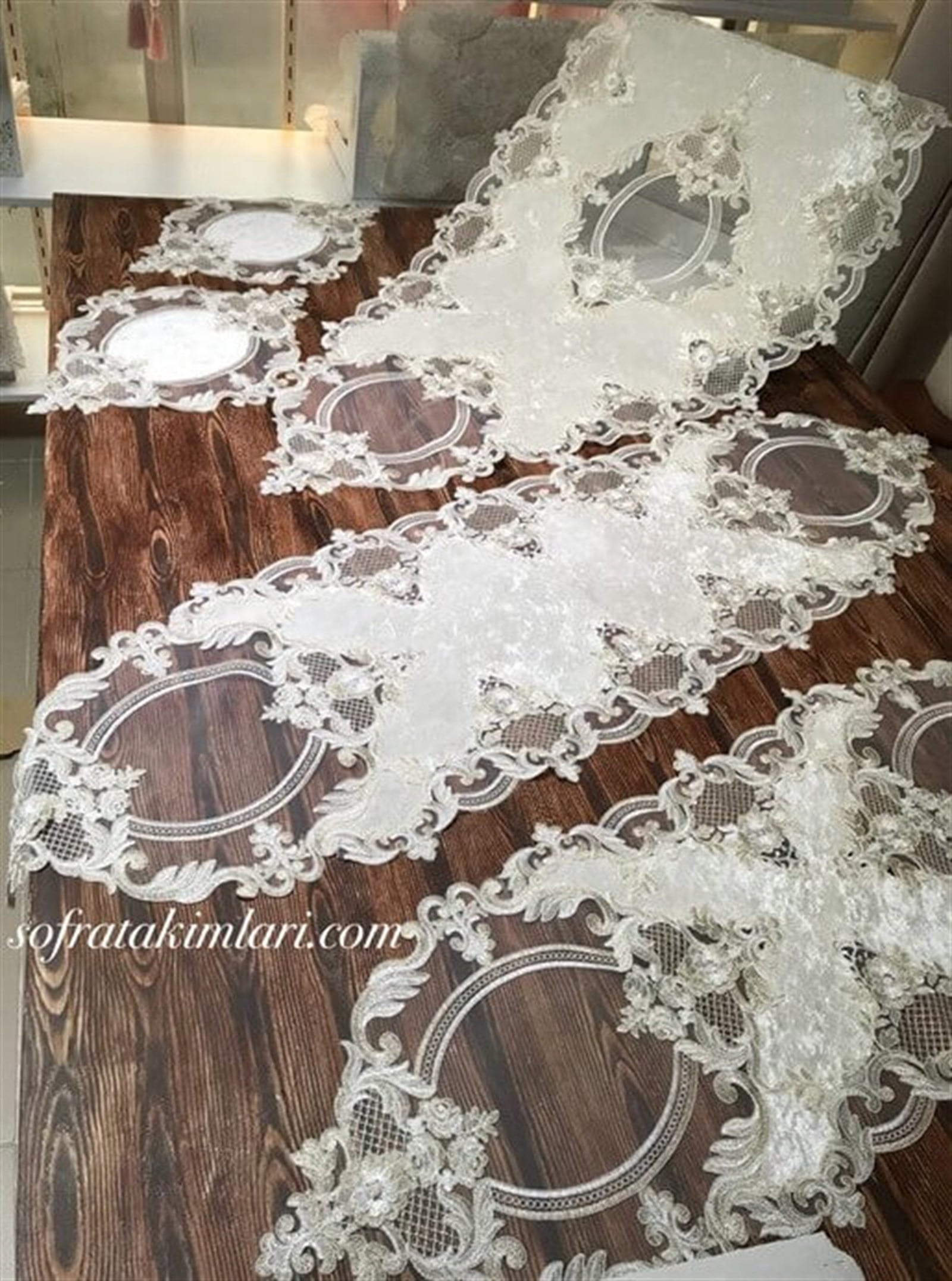5 Parça Victoria Salon Takımı Vitrin Peçeteli (6 adet) - Kırıkbeyaz