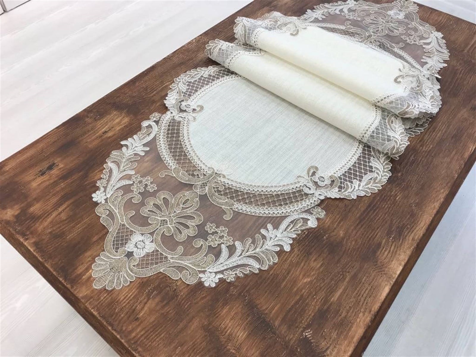 Ay Model Runner-Simli Linen Cappucino Detaylı 