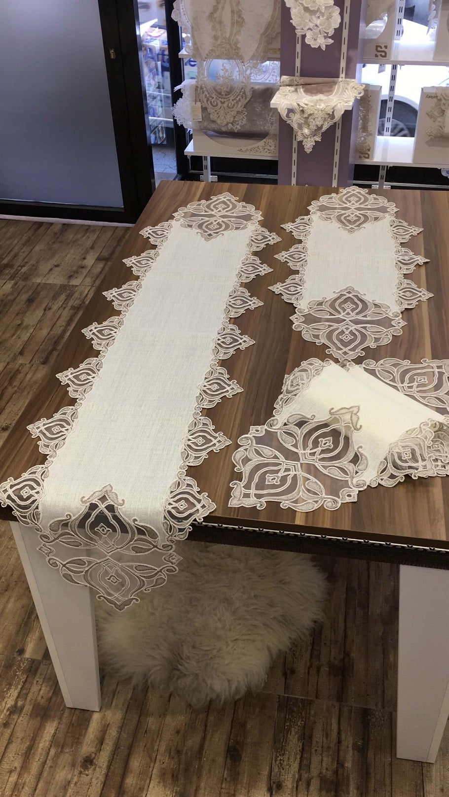 Burç 3 Parça Salon Takımı Kahve Dantel-Kırıkbeyaz Kumaş