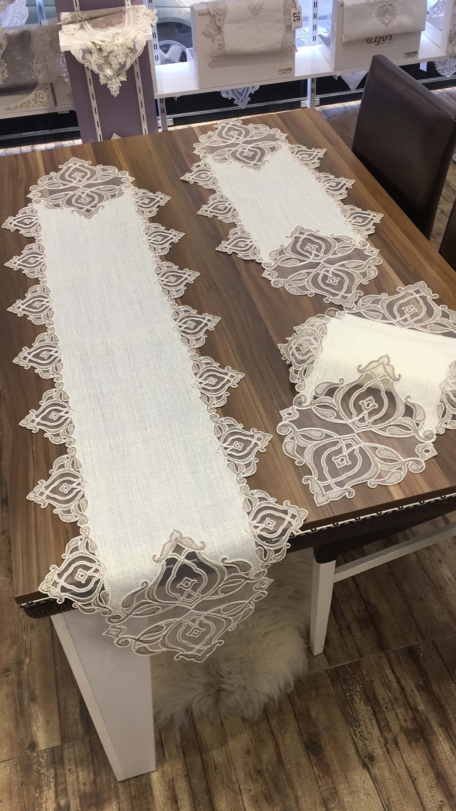 Burç 3 Parça Salon Takımı Kahve Dantel-Kırıkbeyaz Kumaş
