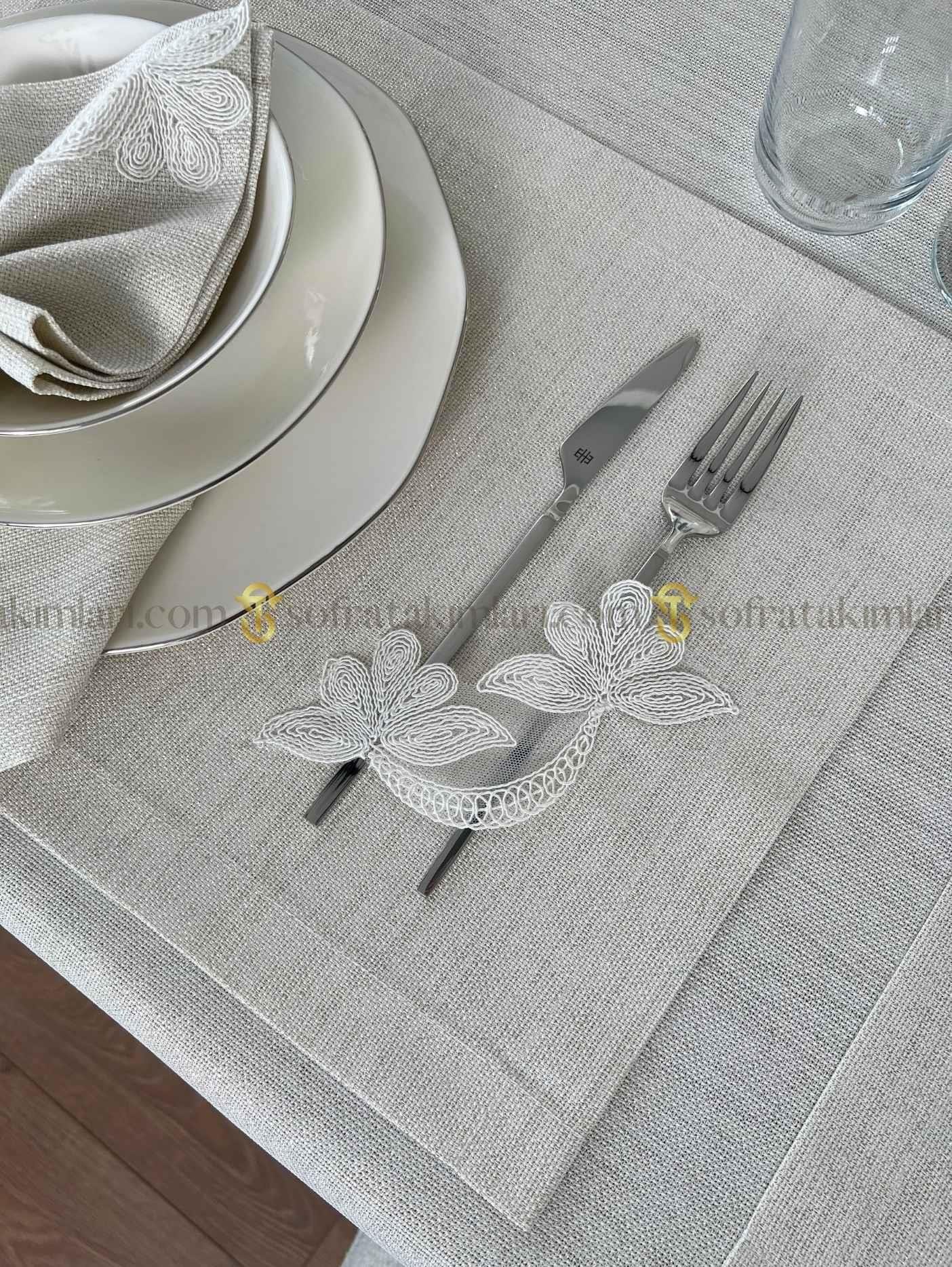 Dina Model Lüx 38 Parça Sofra Takımı Amerikan Servisli Set - Kırık Beyaz Dantelli - Işıltılı Taş Rengi Kumaş