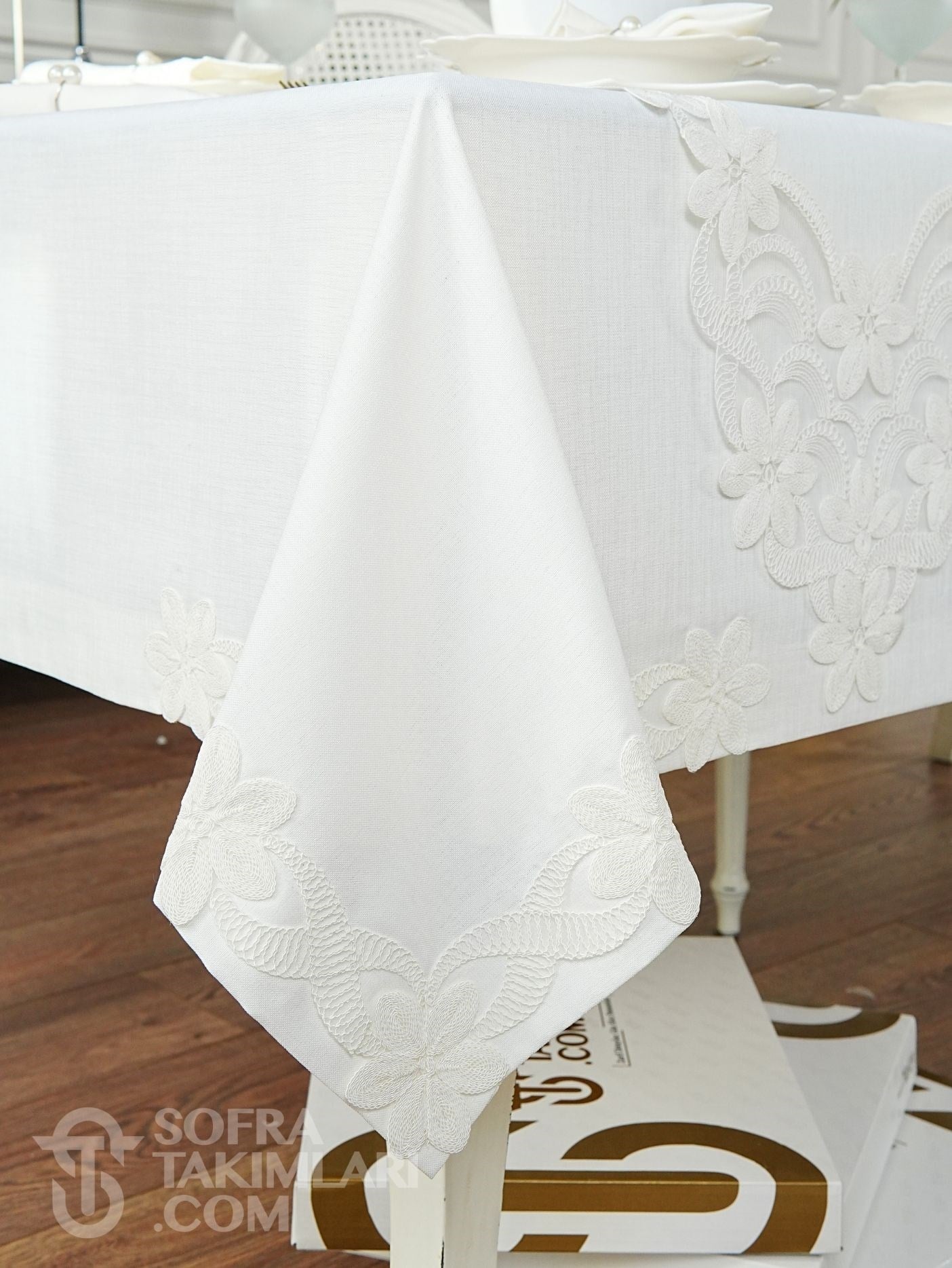 Feride Model Eko Sofra Takımı 26 Parça Set - Kırık Beyaz Dantel - Kırık Beyaz Keten Kumaş