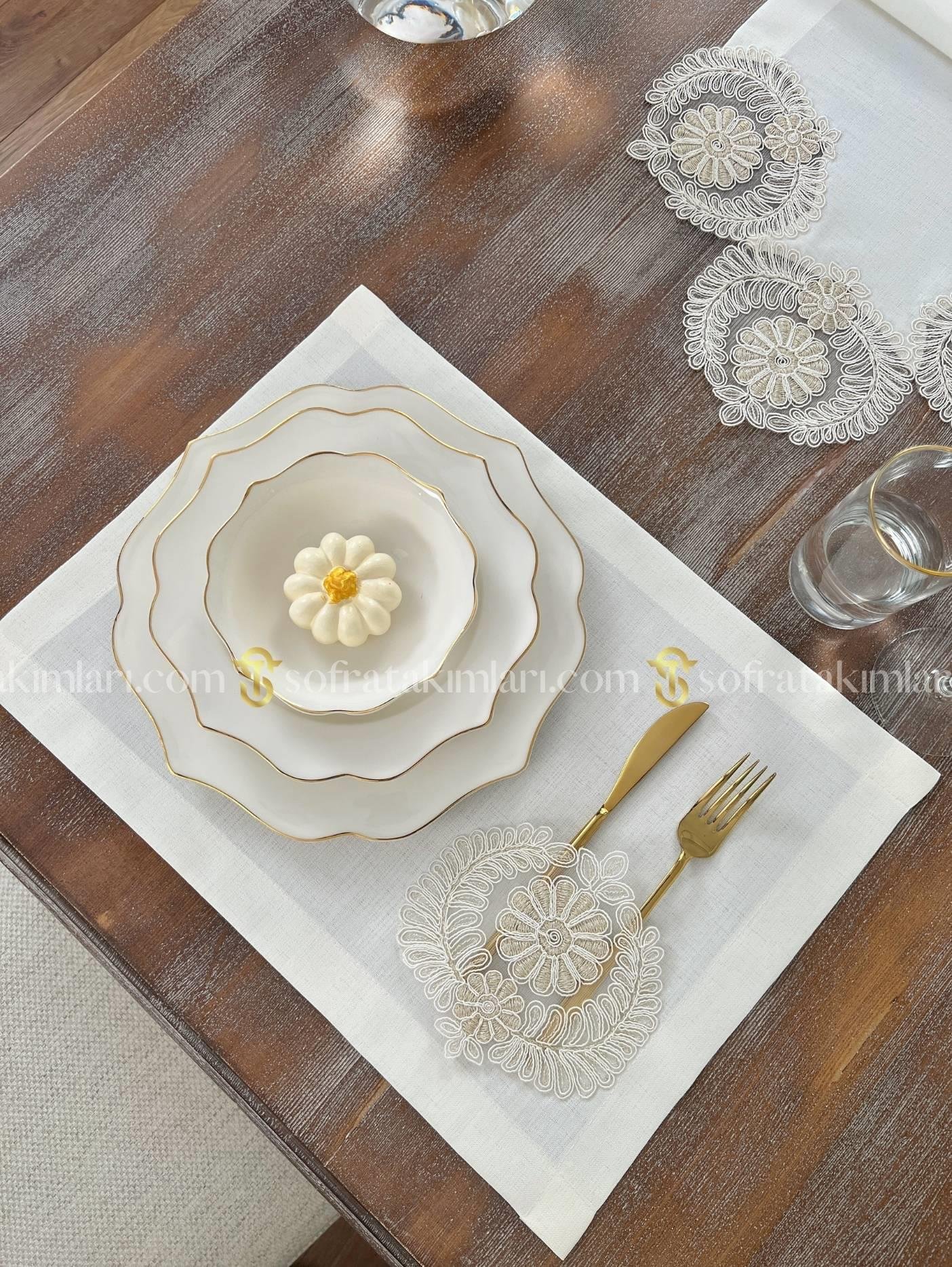 Helen Model Amerikan Servis Seti - Gold Dantel - Kırık Beyaz Kumaş