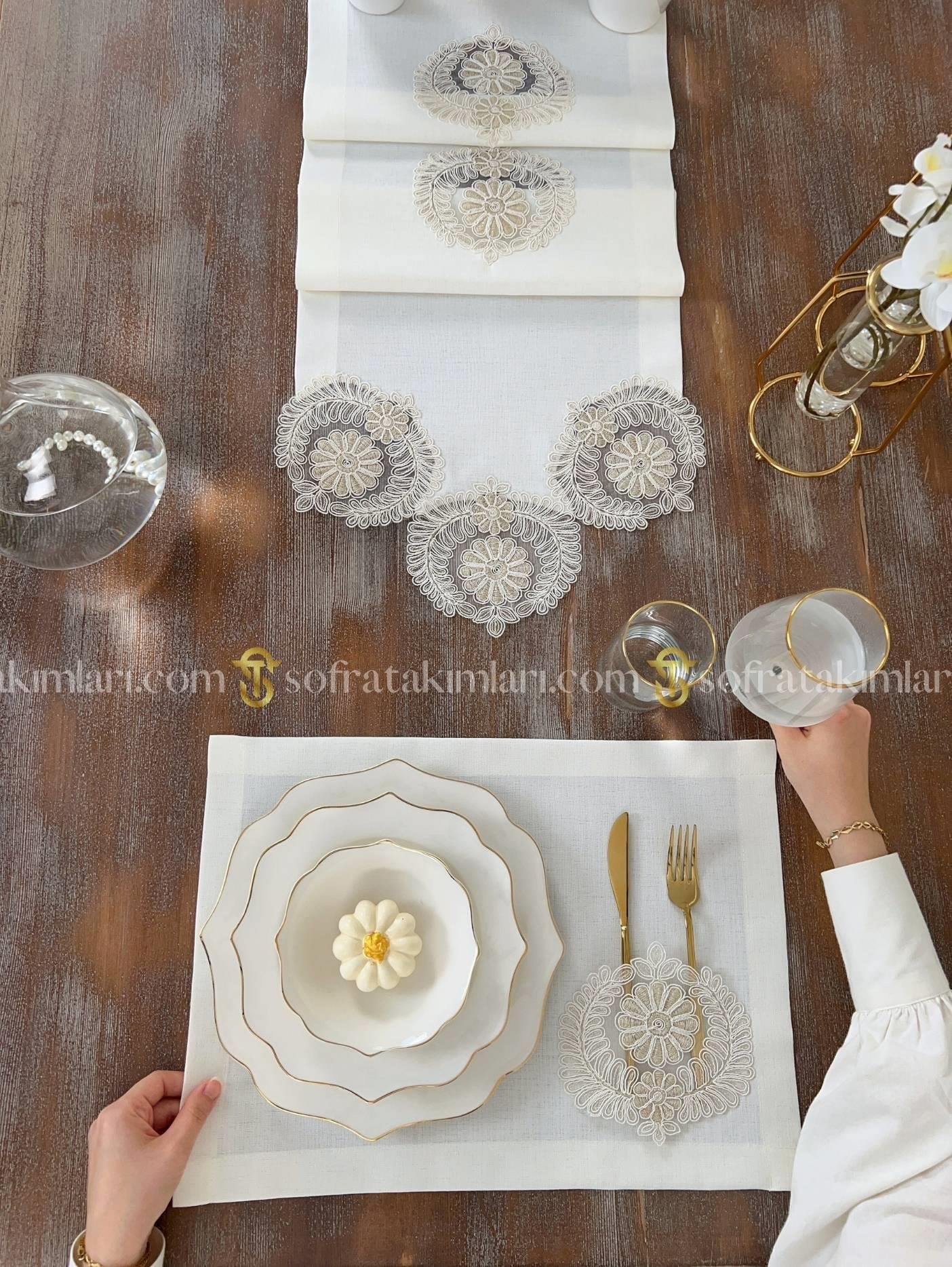 Helen Model Amerikan Servis Seti - Gold Dantel - Kırık Beyaz Kumaş