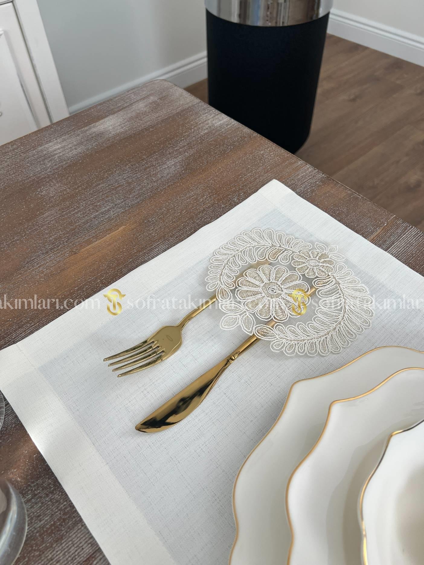 Helen Model Peçeteli Amerikan Servis Seti - Gold Dantel - Kırık Beyaz Kumaş