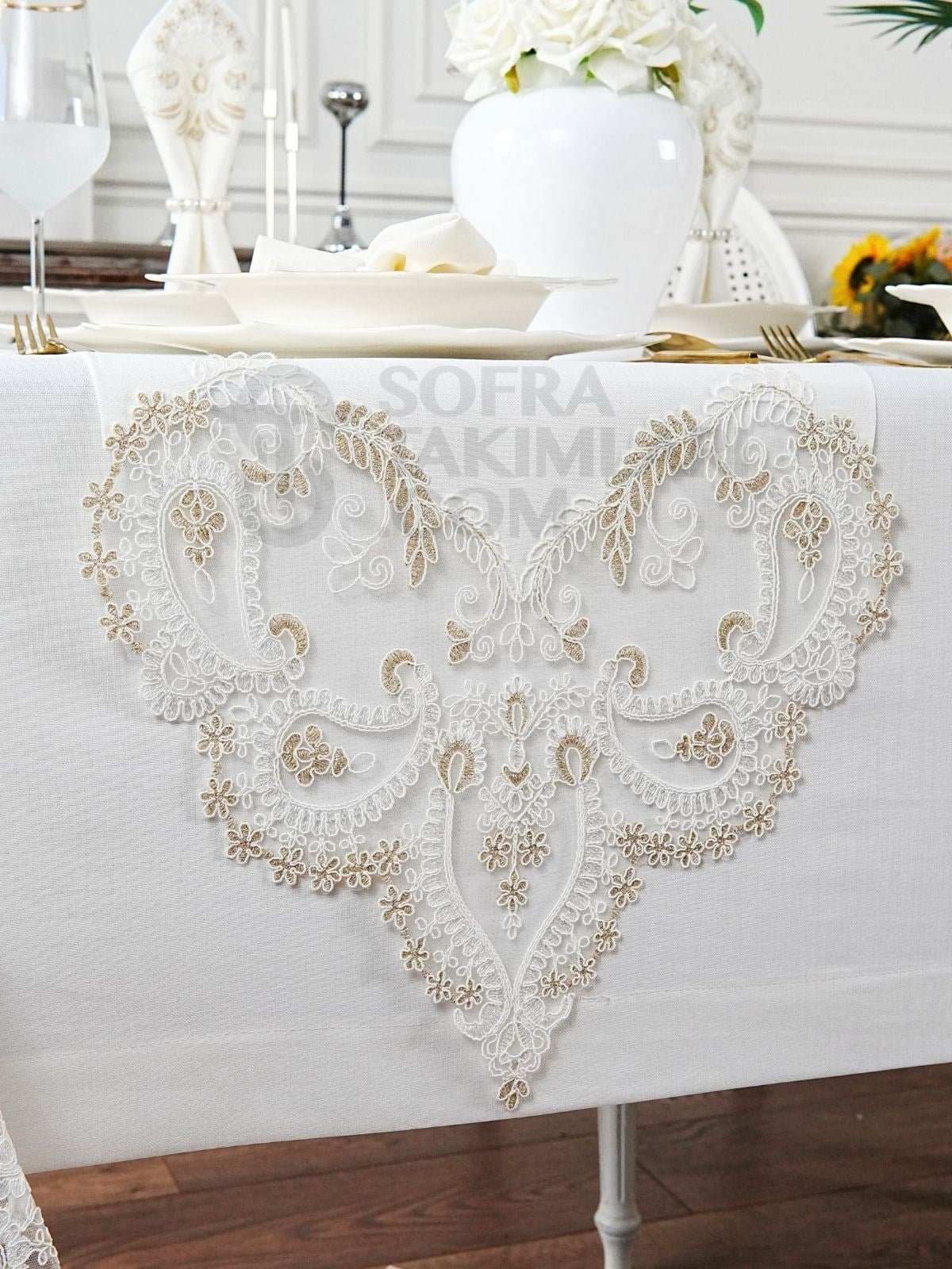 Lavanta Luna Model Eko Sofra Takımı 26 Parça Set - Gold Dantel - Kırık Beyaz Keten Kumaş