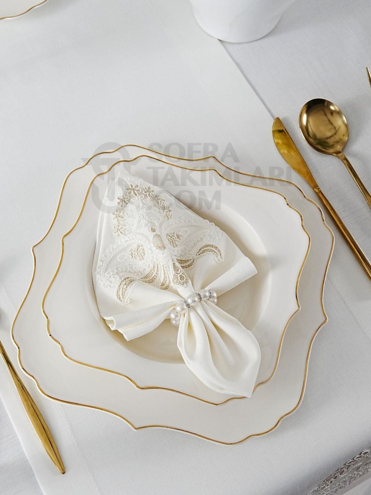 Lavanta Luna Model Eko Sofra Takımı 26 Parça Set - Gold Dantel - Kırık Beyaz Keten Kumaş